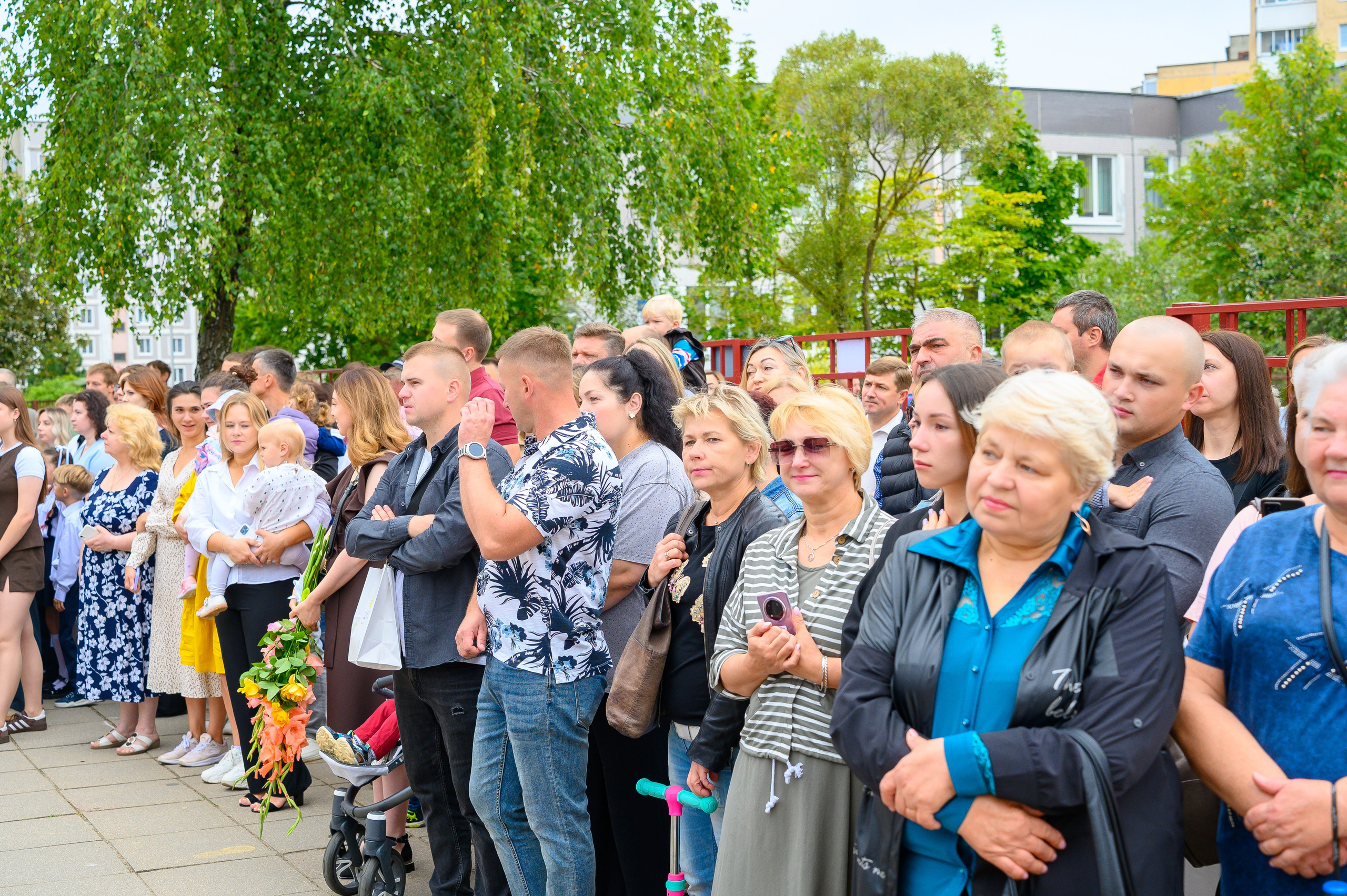 Вот звучит первый звонок, перед этим долгое приготовление к новому этапу в жизни, Яромир идет в школу. Фотоуслуги, услуги фотографа, фотографирование важных событий