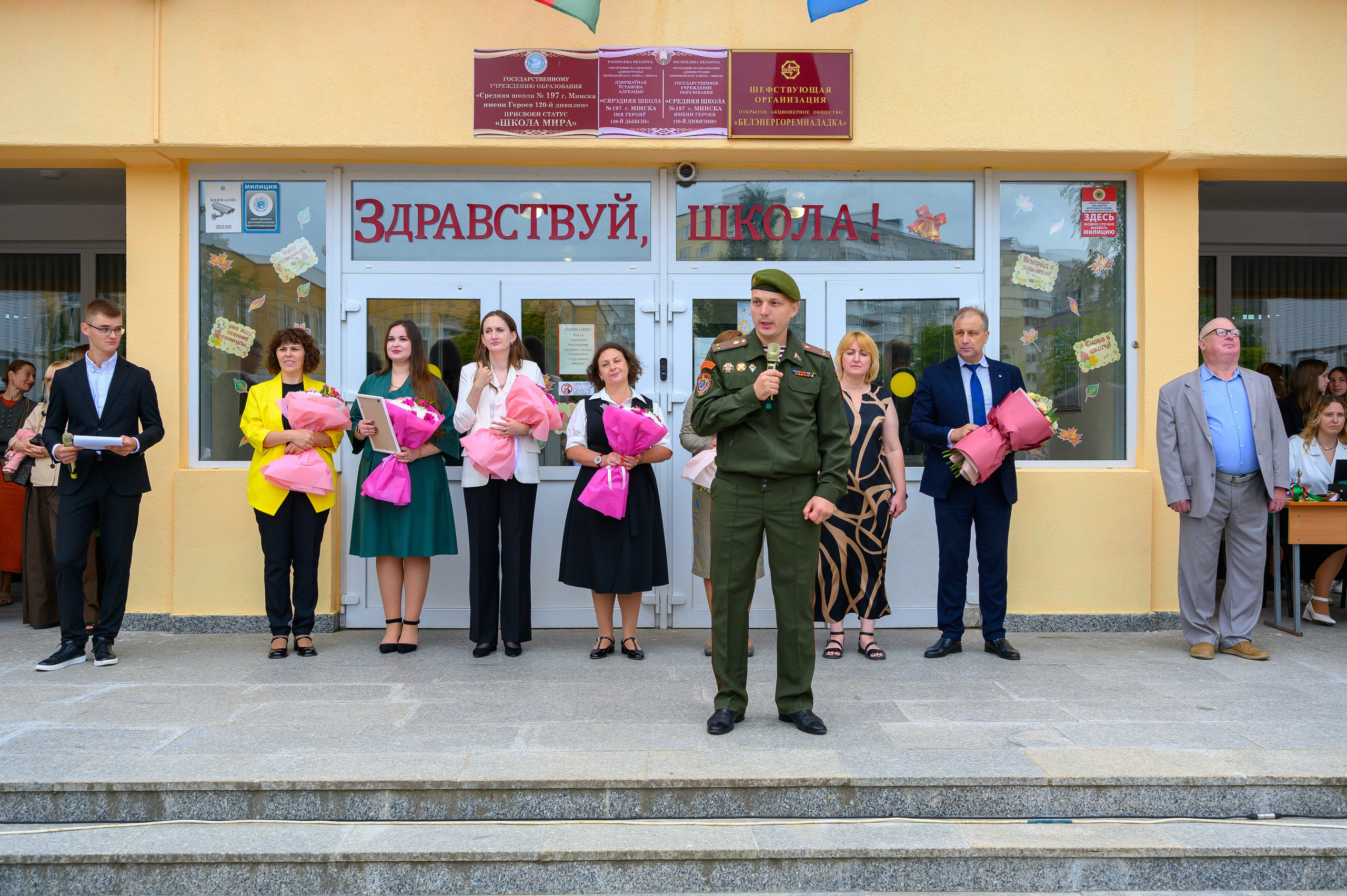 Вот звучит первый звонок, перед этим долгое приготовление к новому этапу в жизни, Яромир идет в школу. Фотоуслуги, услуги фотографа, фотографирование важных событий