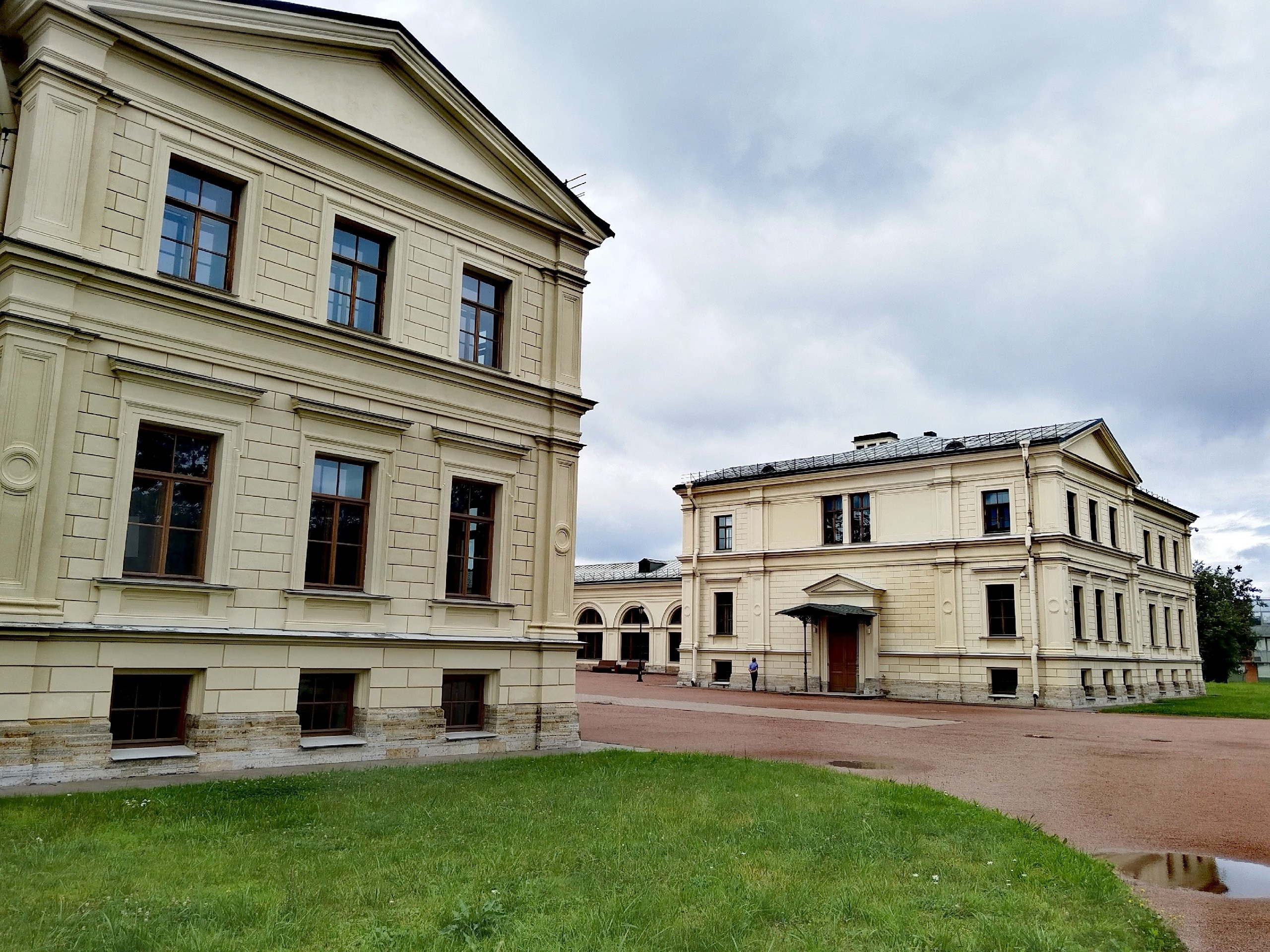 Экскурсия «по кампусу СПБГУ «Михайловская дача» (02.08.2025) Автор: Марина Чумакова