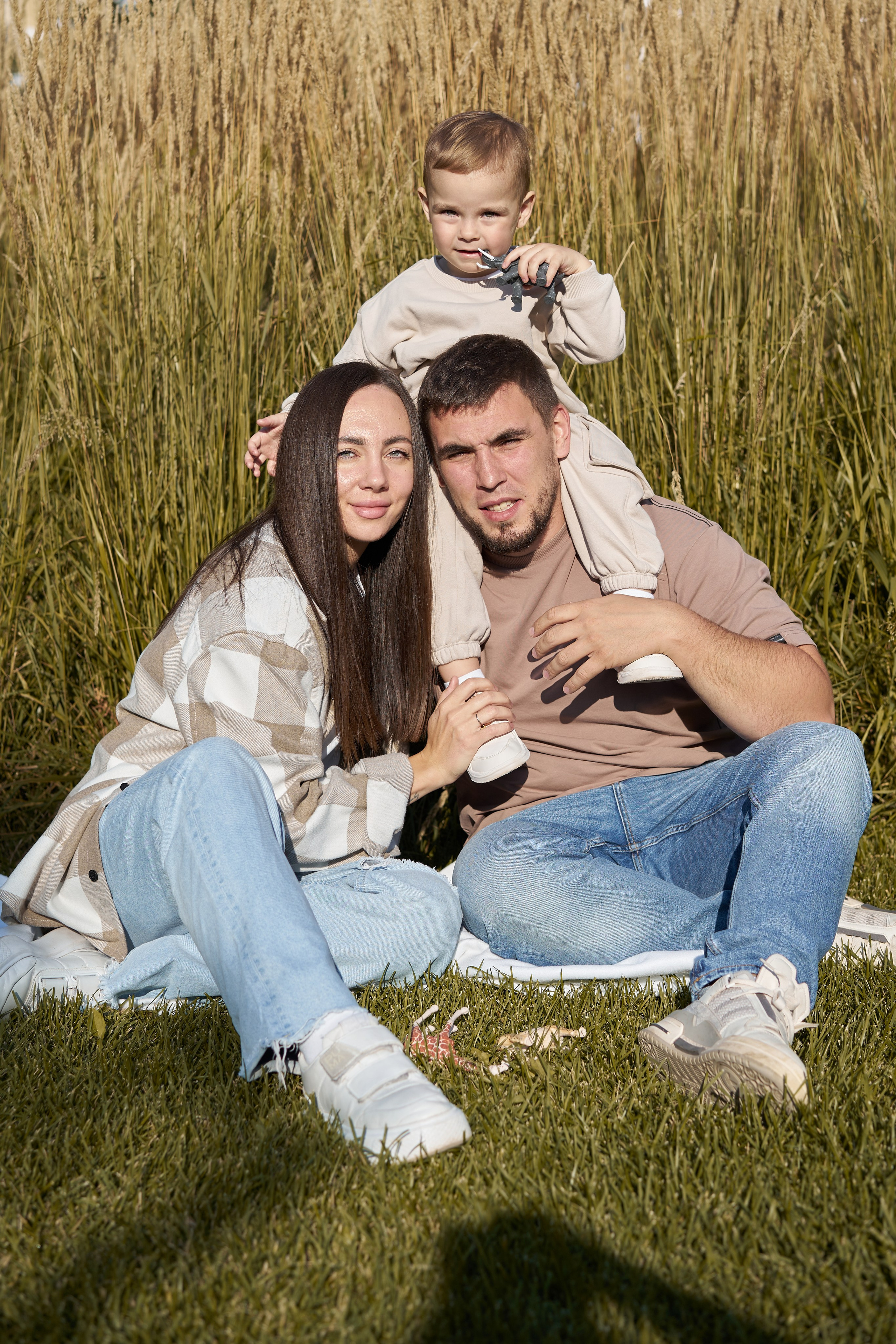 Семейная фотосессия летом на улице. Фотограф Екатеринбург Кокшарова Александра