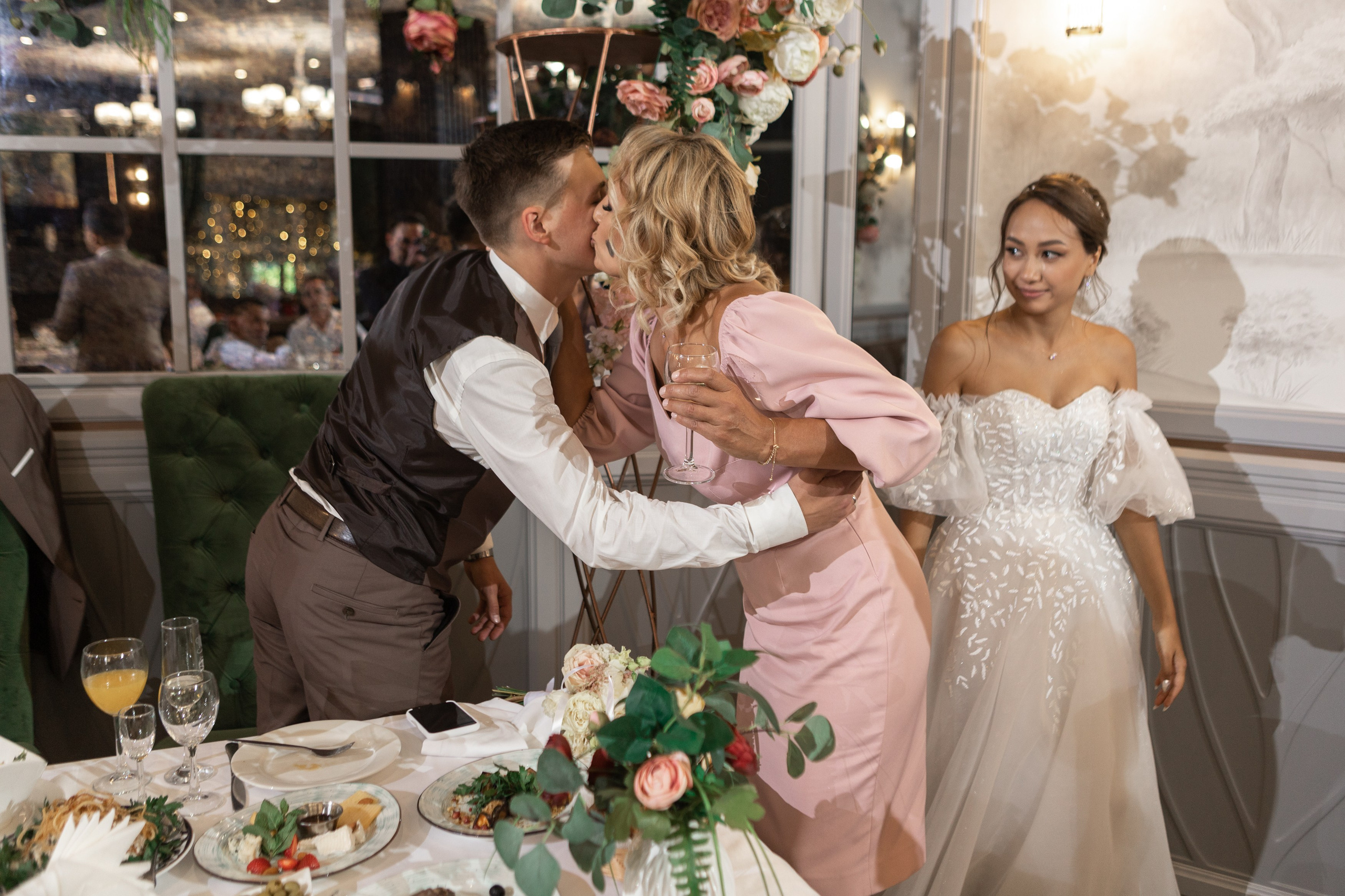 Свадебный фотограф Уфа — Руслан ГабдлисламовЖивые эмоции, красивые кадры, воспоминания на всю жизнь.Работаю по всей Республике Башкортоста. Свадебный фотограф Уфа Руслан Габдлисламов