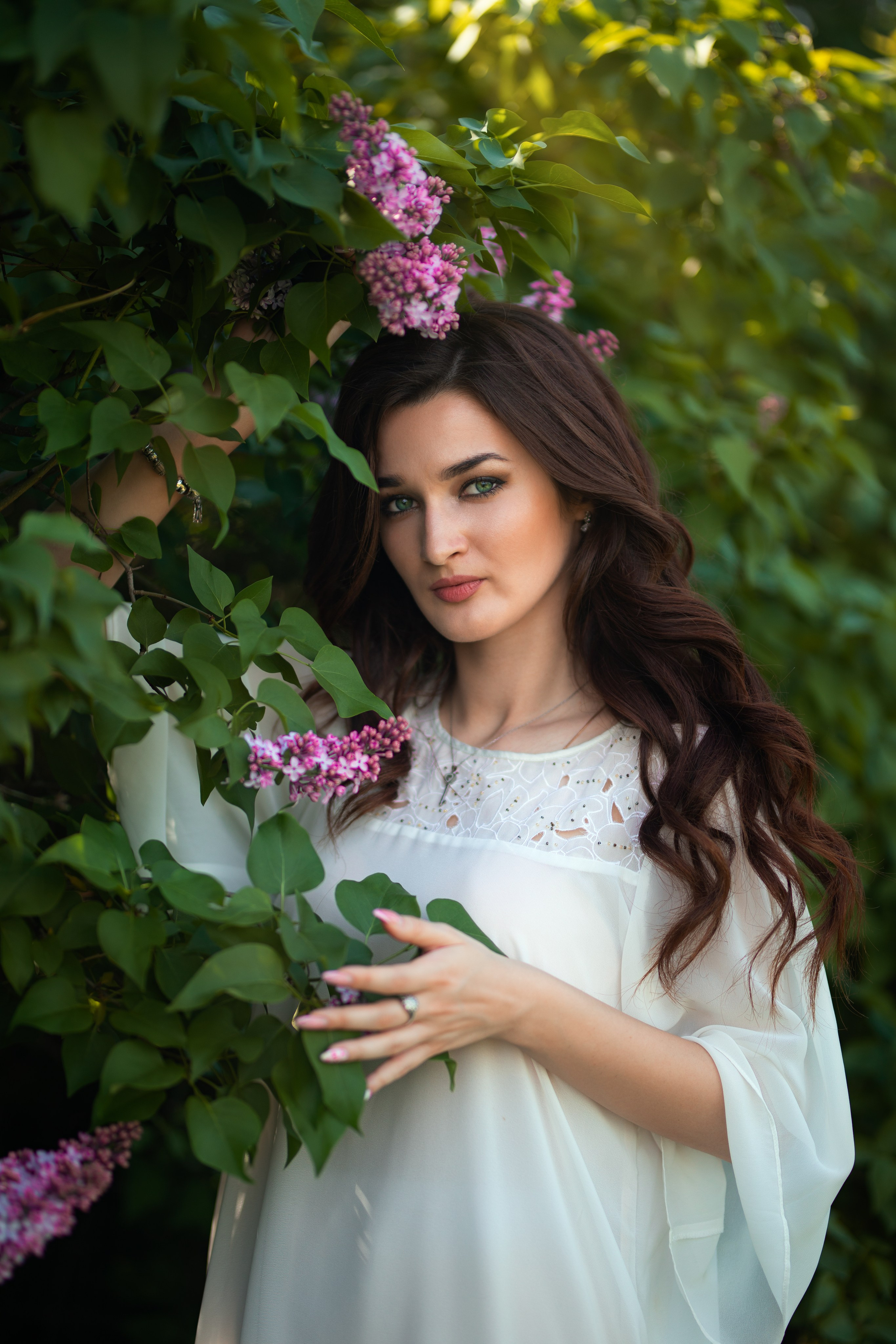 Съемка с Анастасией в кустах сирени в формате для «себя»