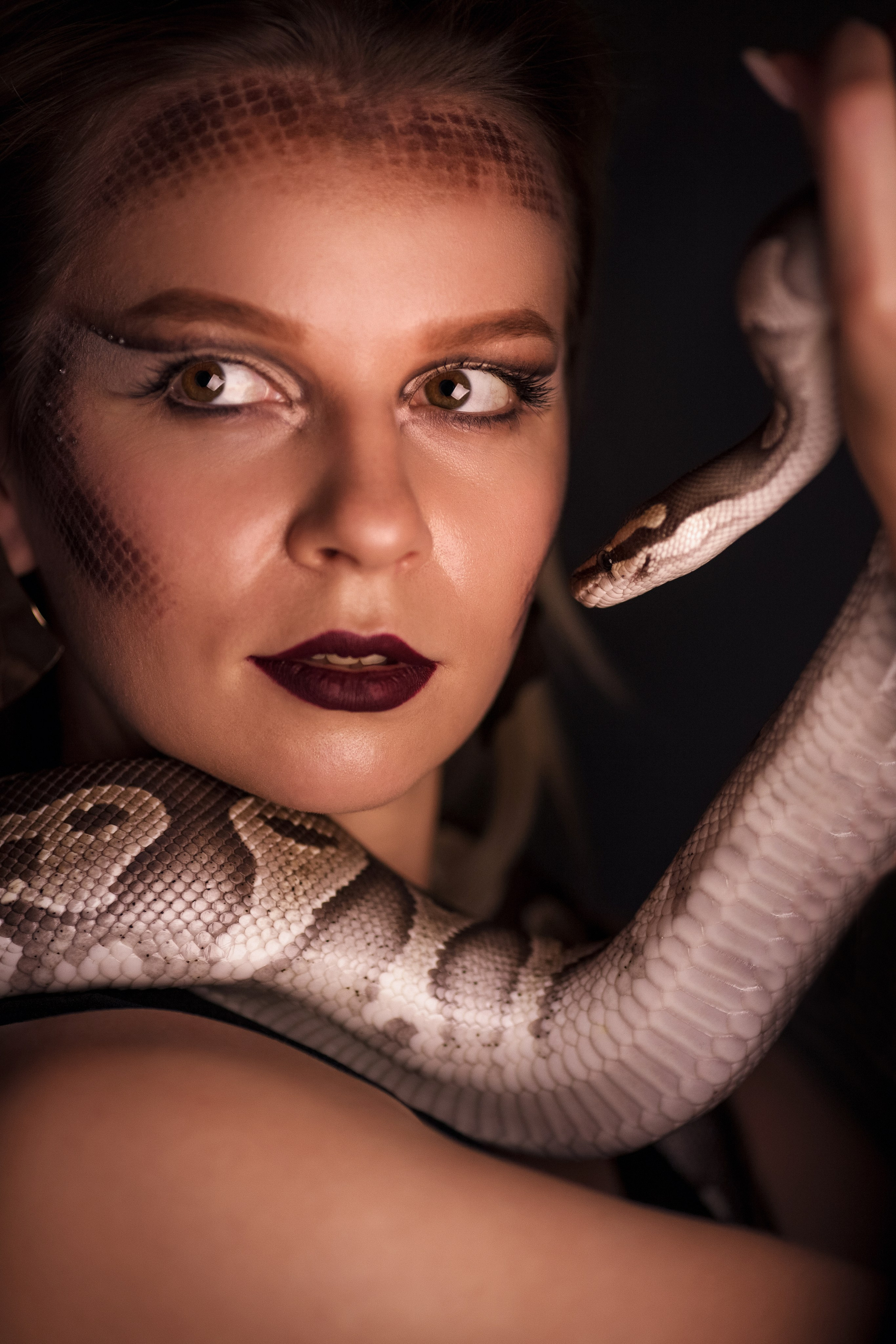 Фотосессия девушки со змеей. Фотограф Ставрополь Пятигорск Елизавета Дарина