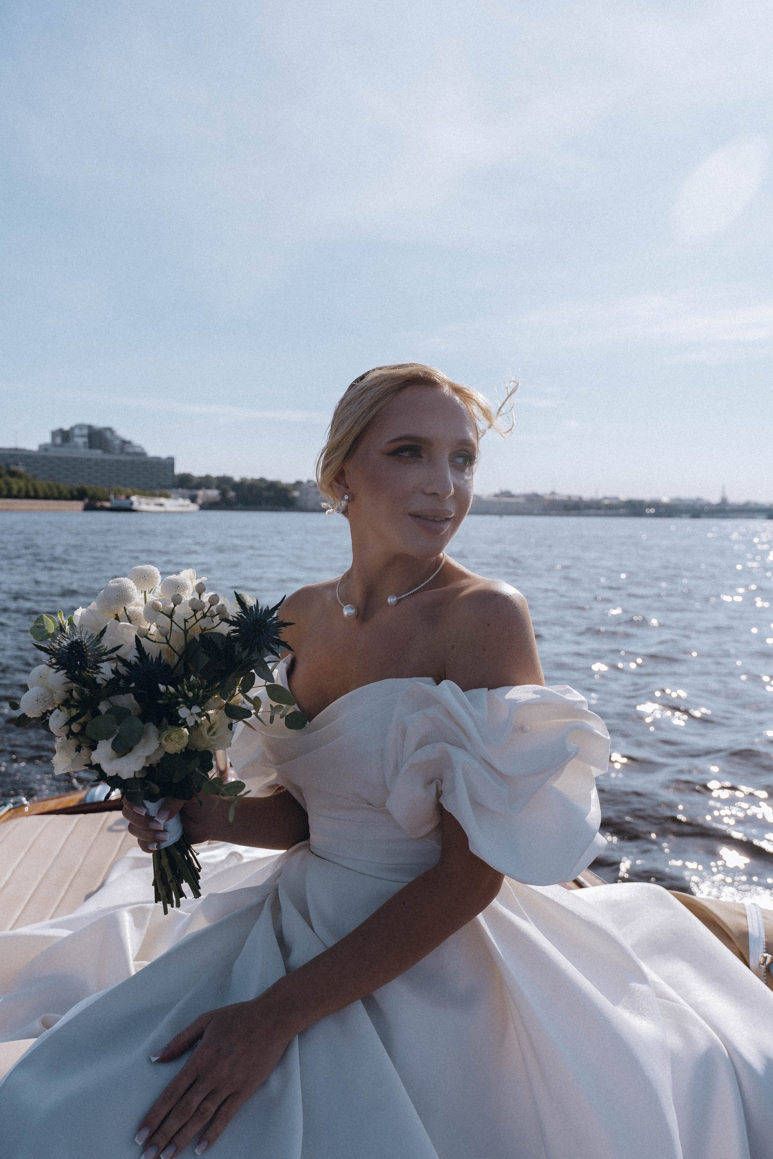 СВАДЕНБНАЯ СЬЕМКА НА КАТЕРЕ ПО КАНАЛАМ САНКТ-ПЕТЕРБУРГА И В АКВАТОРИИ НЕВЫ. Профессиональный фотограф, Санкт-Петербург — Виктория Богомолова