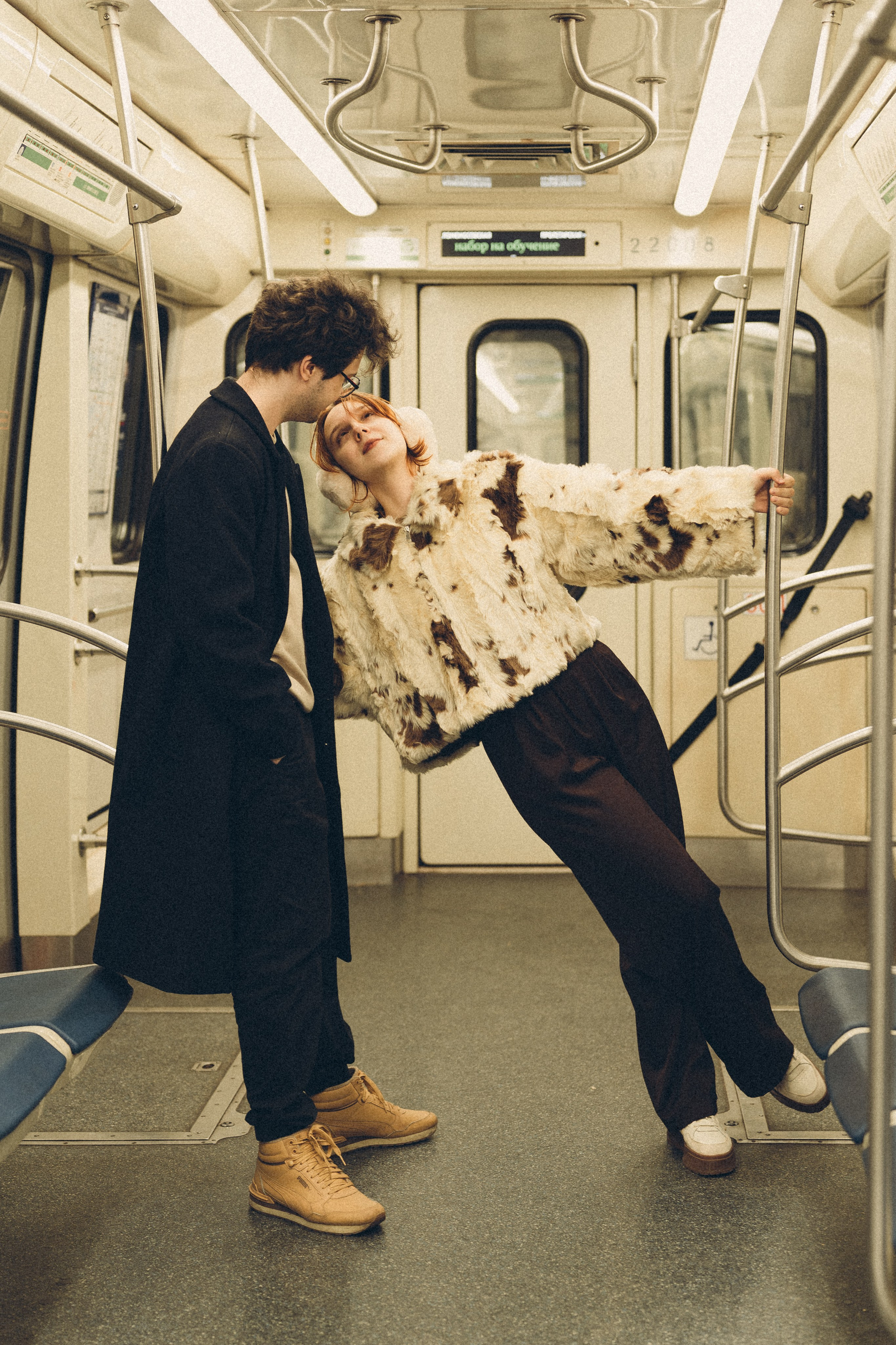 НОВОГОДНЯЯ ФОТОСЕСИИЯ ПАРЫ В МЕТРО ЛЮБОВЬ. Профессиональный фотограф, Санкт-Петербург — Виктория Богомолова