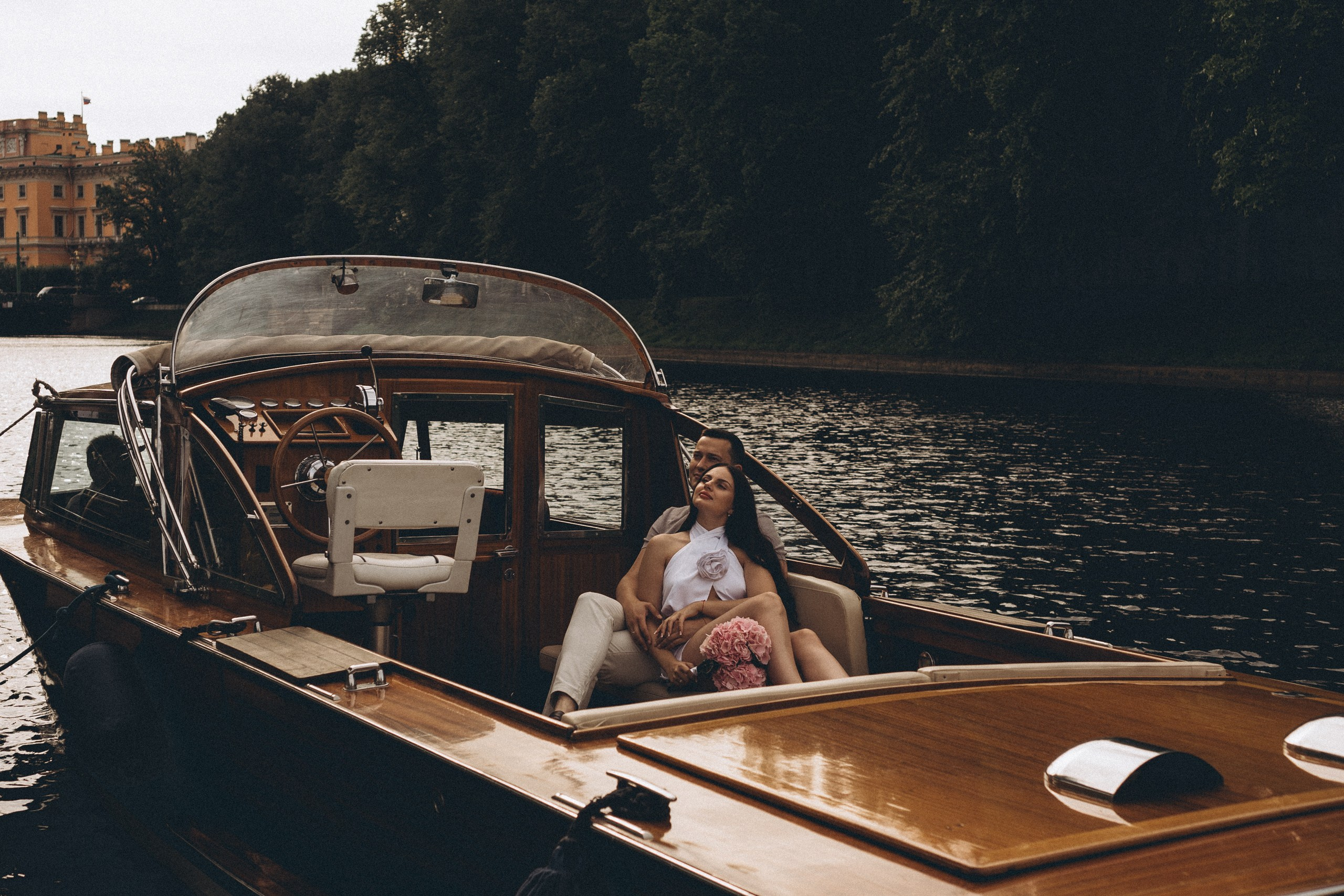 СВАДЕНБНАЯ СЬЕМКА НА КАТЕРЕ ПО КАНАЛАМ САНКТ-ПЕТЕРБУРГА И В АКВАТОРИИ НЕВЫ. Профессиональный фотограф, Санкт-Петербург — Виктория Богомолова