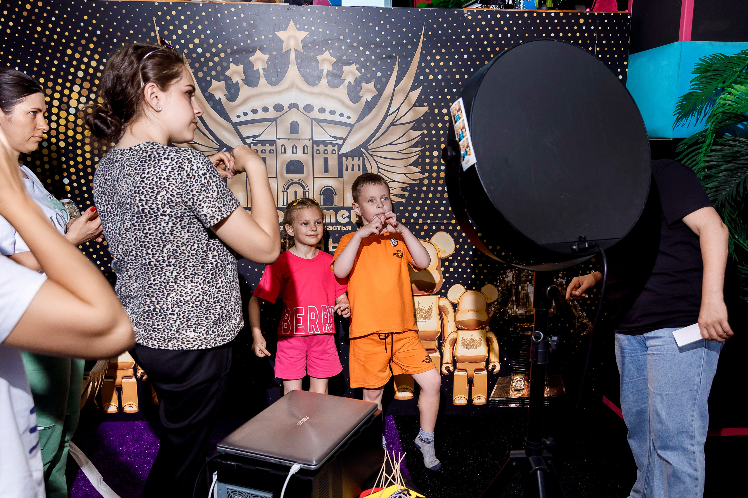 Фото-гиф-стойка BLACK (фотобудка, селфизеркало). Инсталаб Краснодар фото и видео интерактивы на ваше мероприятие