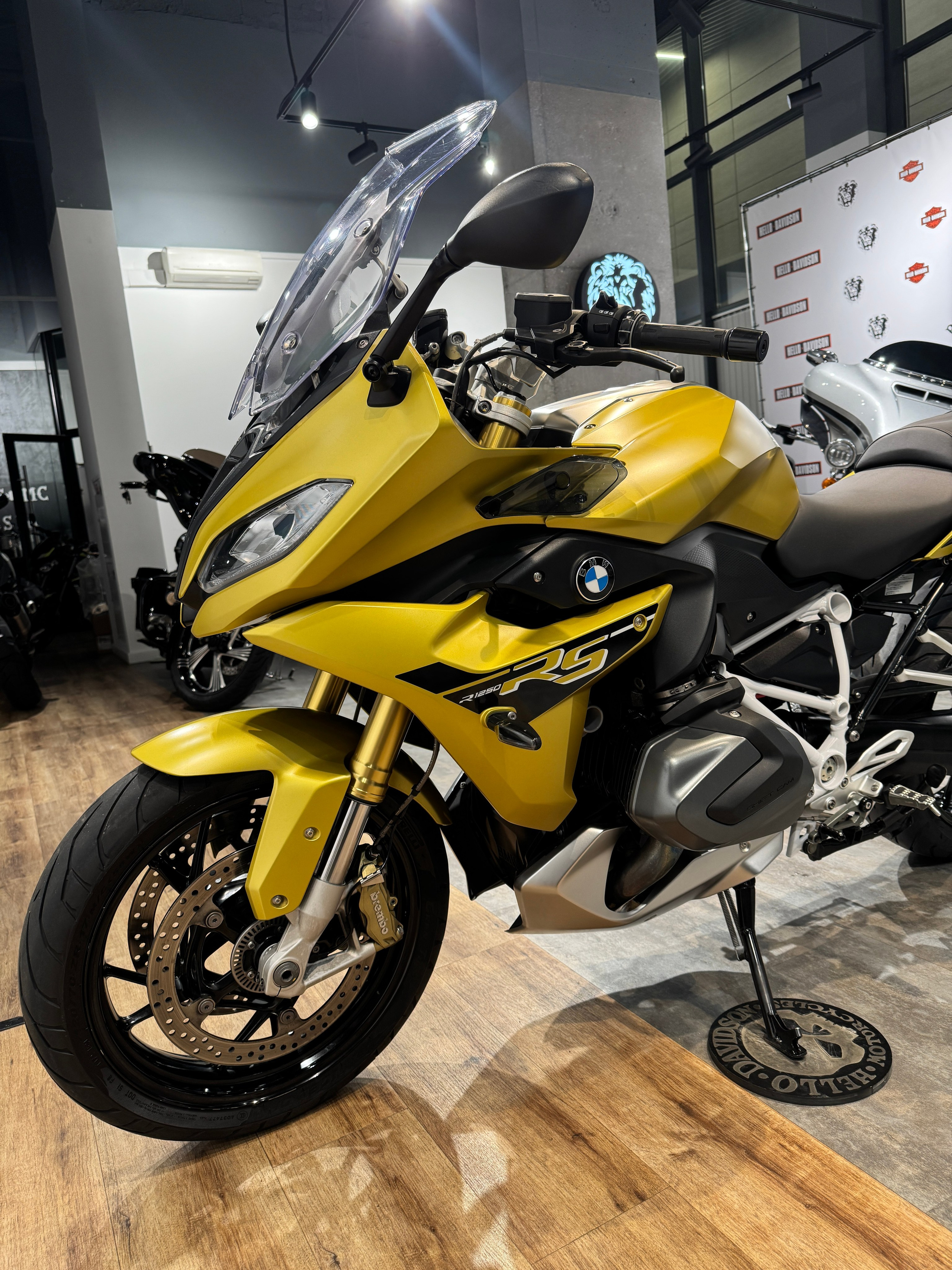 Мотоциклы 2019 R1250RS (Austin Yellow)  — купить мотоцикл. Hello Davidson, Москва. Только хорошие мотоциклы…