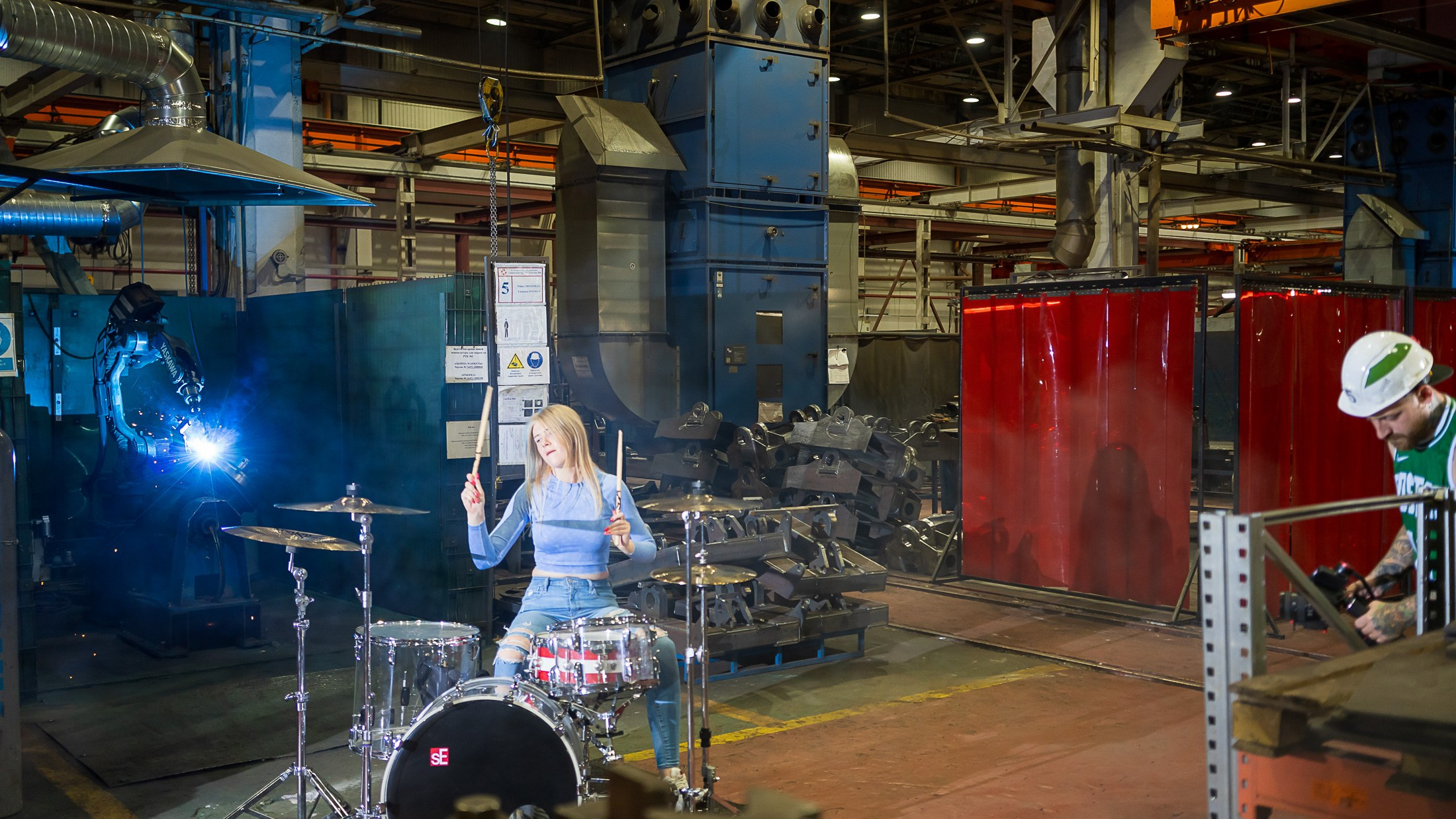 Кировский завод. Графический дизайнер Илья Левченко