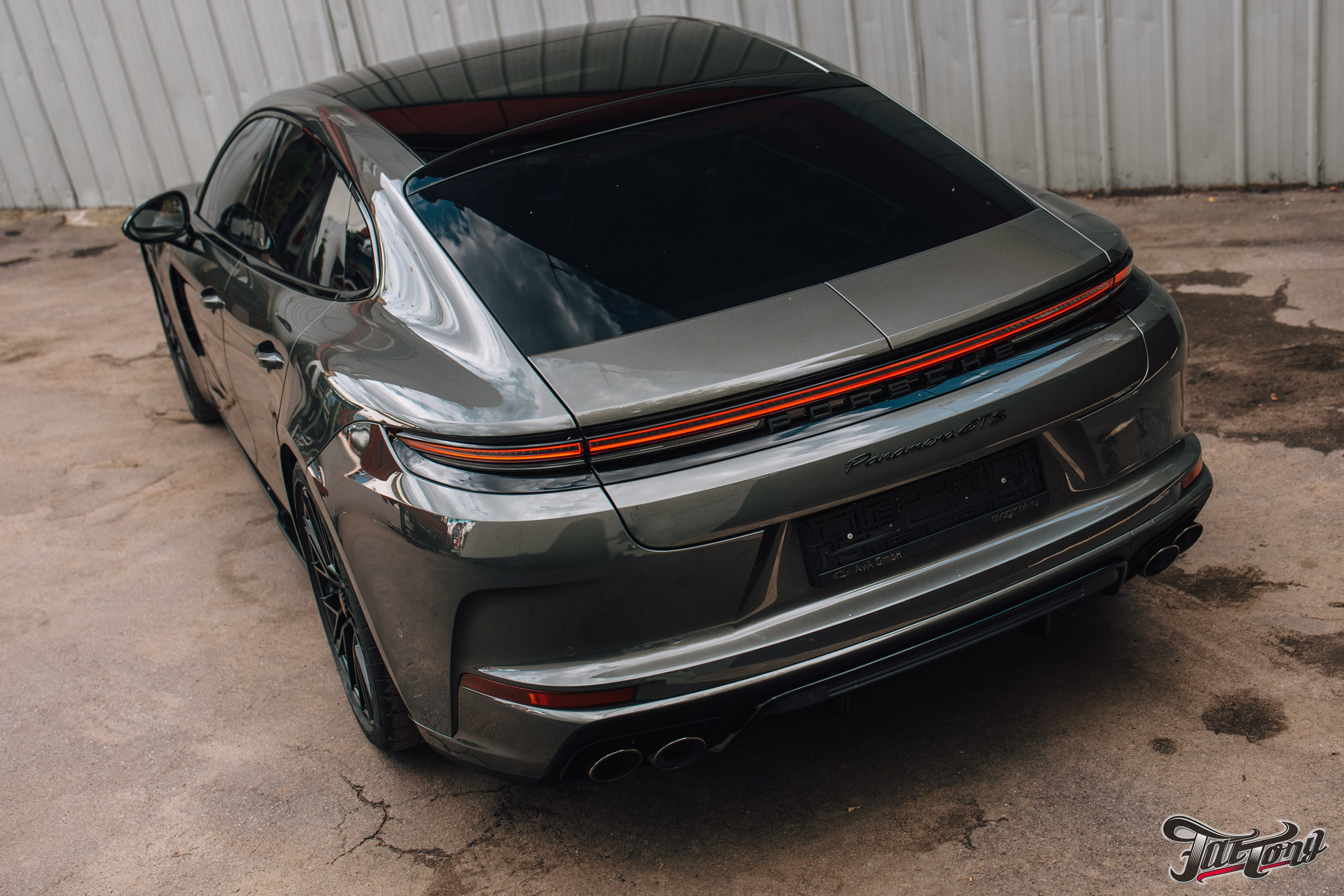 Porsche Panamera GTS оклейка глянецевый полиуретан. DeLorein