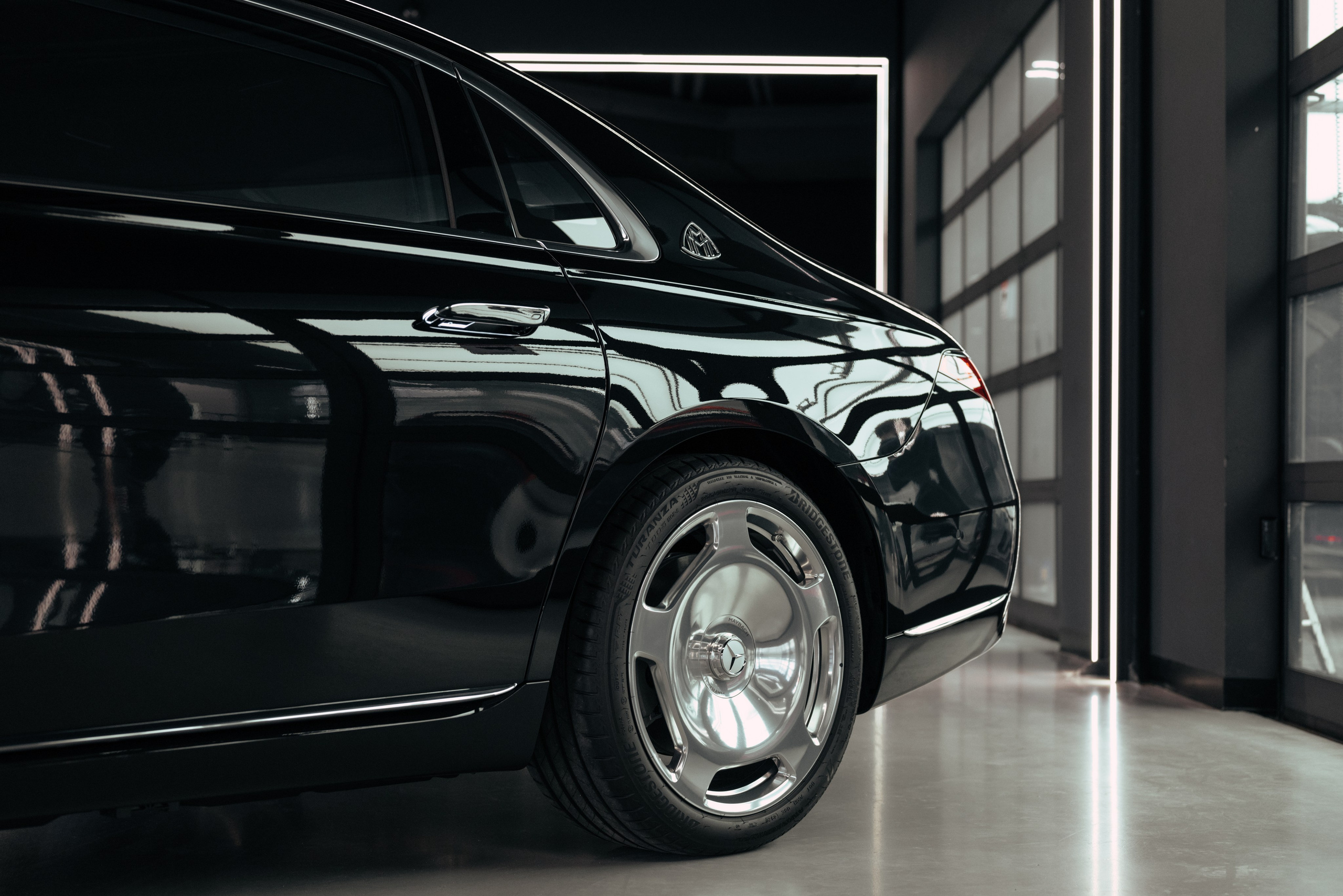 Mercedes Maybach v12 Black. DeLorein