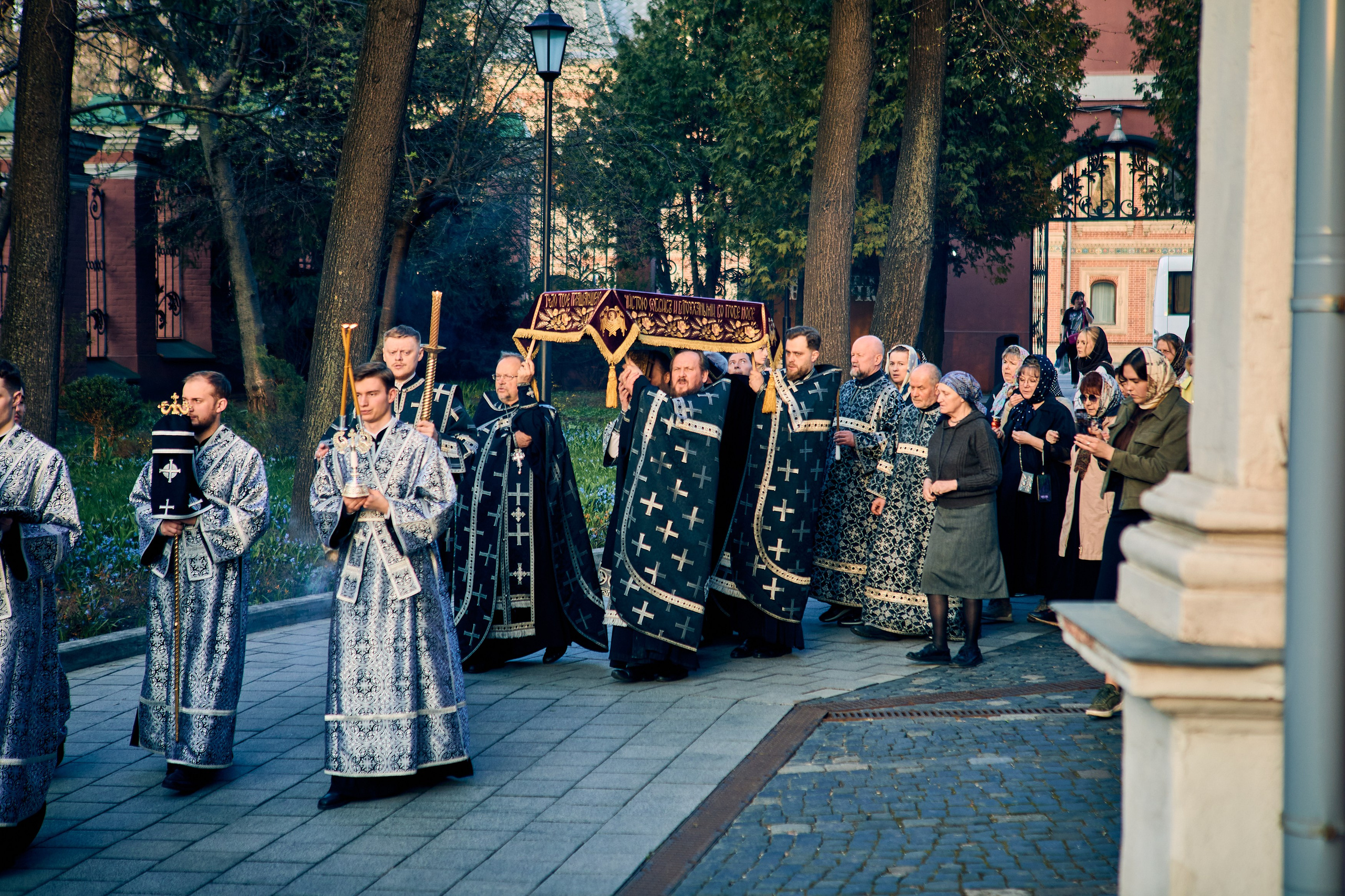 Утреня Погребение Спасителя. DMITRY MOISEENKO — фотограф, художник, топ-стилист