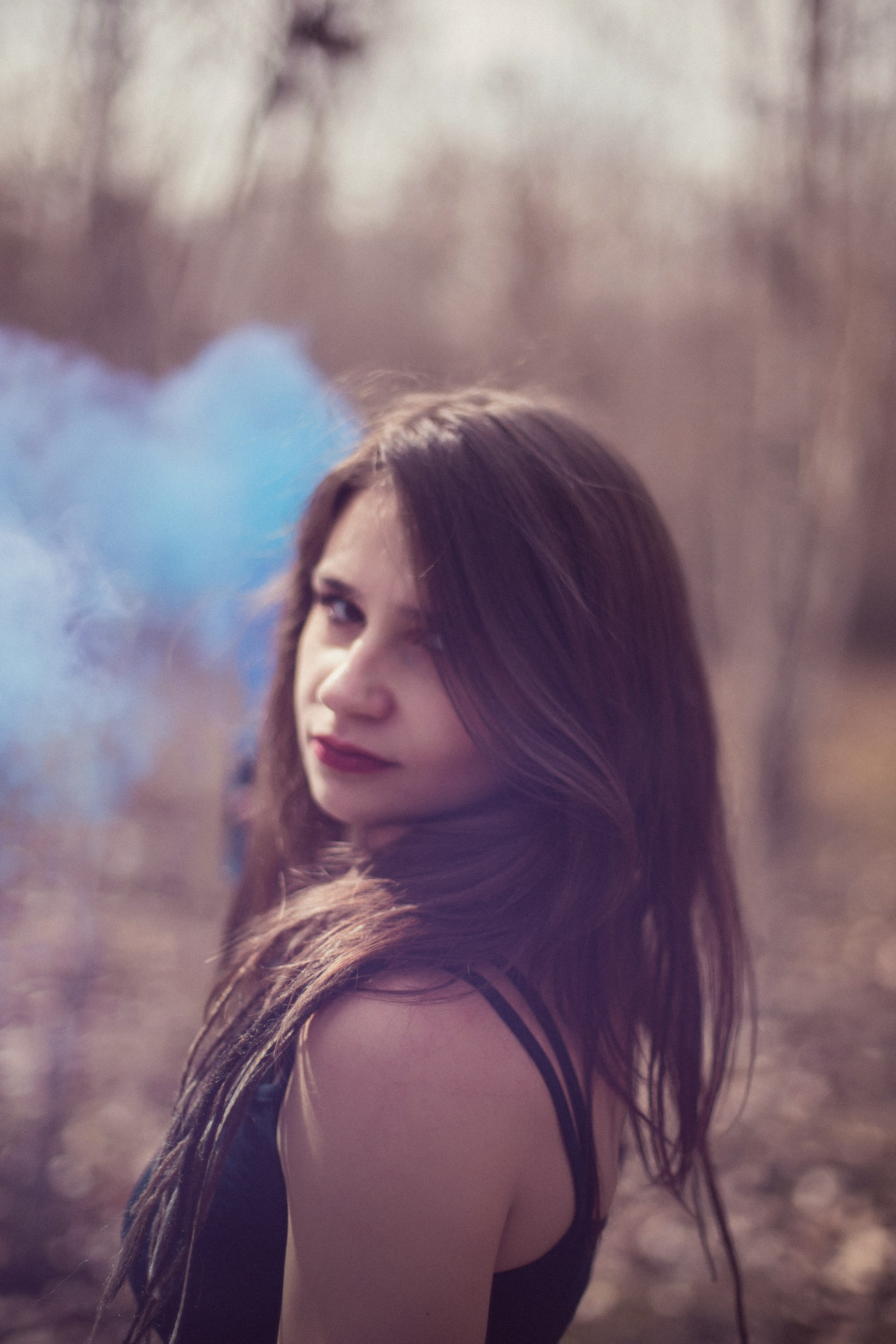 Ксения / лес / Алматы. Фотограф Наталья Гончарова. Снимаю живые портреты в Алматы