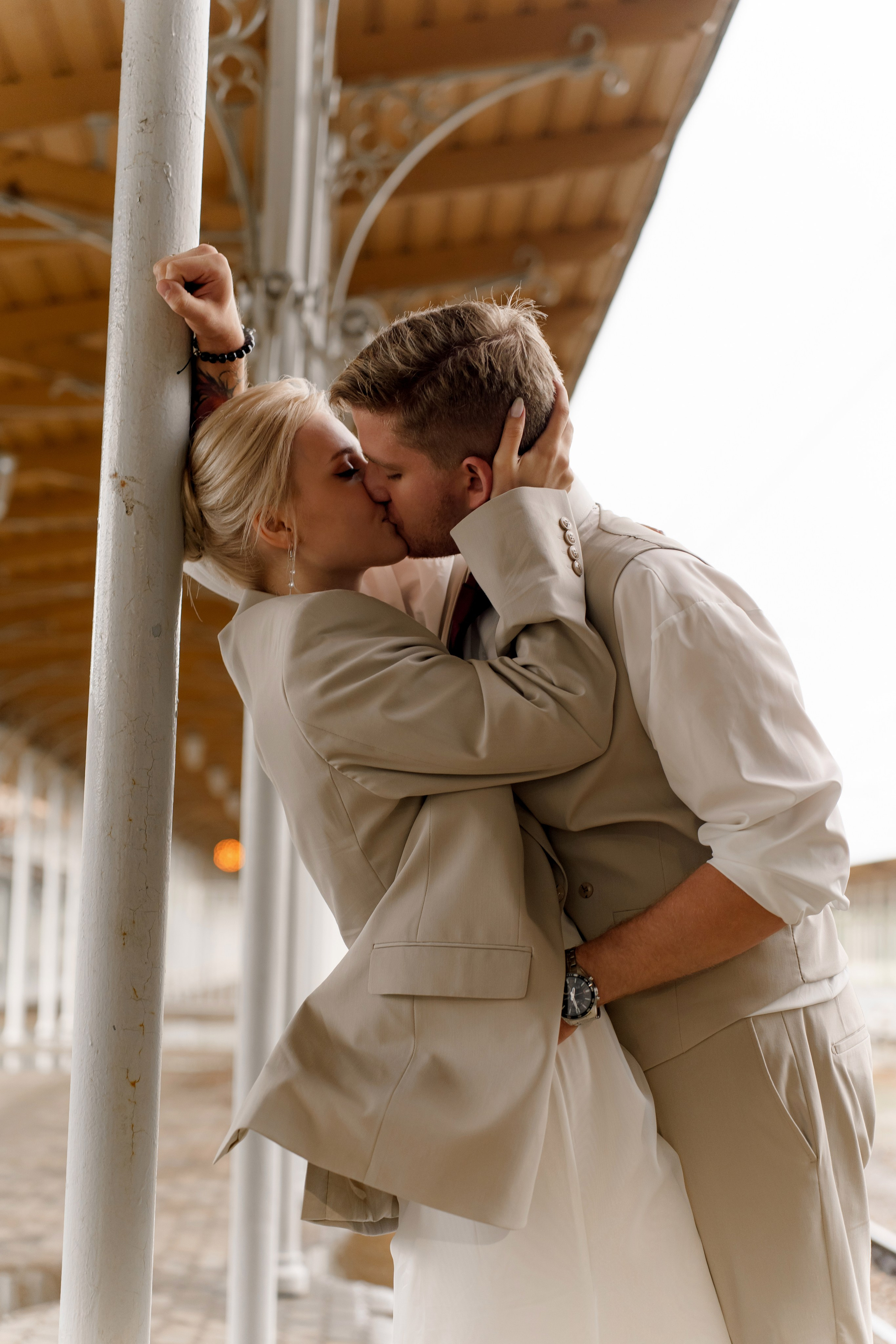 Свадьба в Санкт-Петербурге, фотосессия на прогулке, Крупный портрет невесты и жениха.