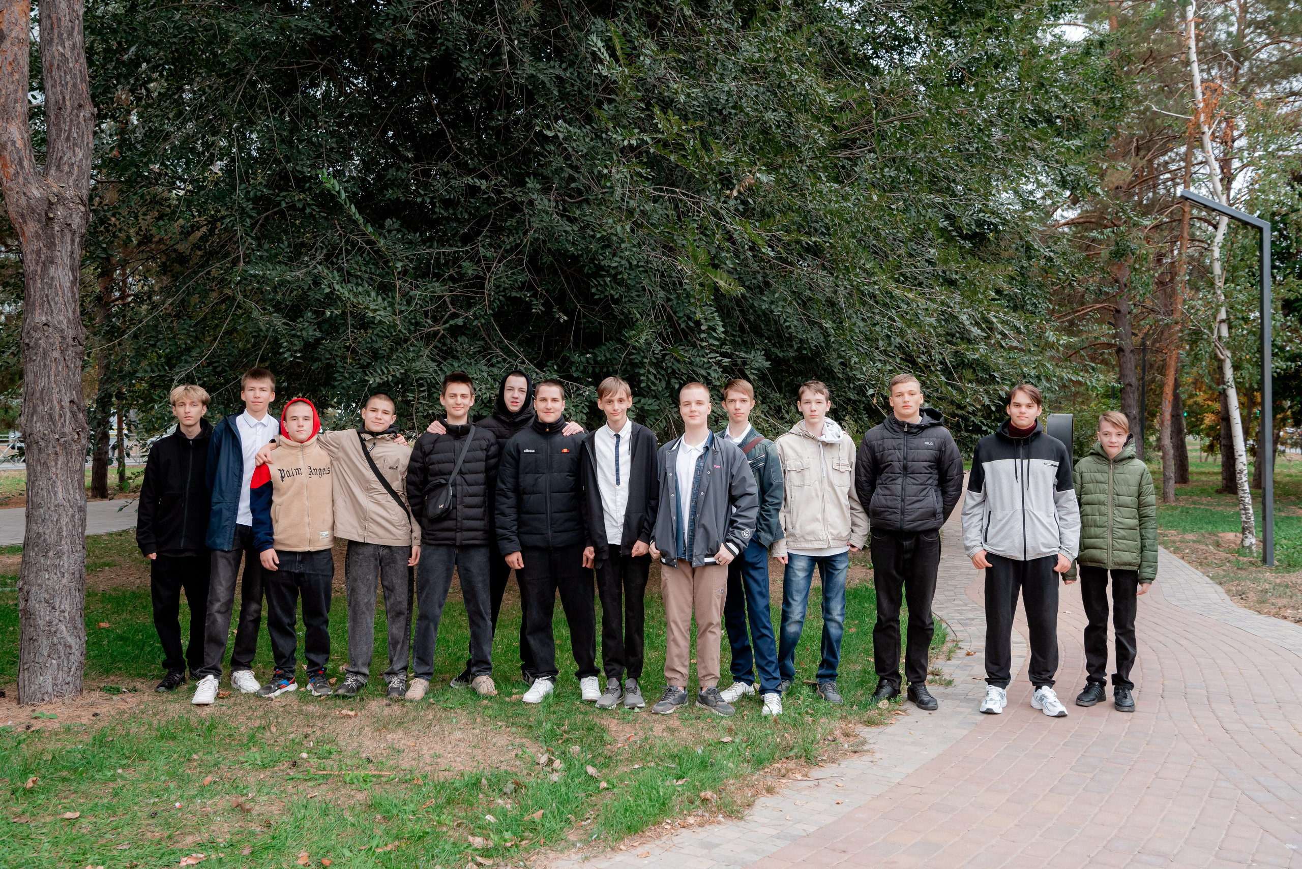 Фотосессия в парке для альбома школьники 9 класс. Фотограф в Волгограде и Волжском Александр Горбань