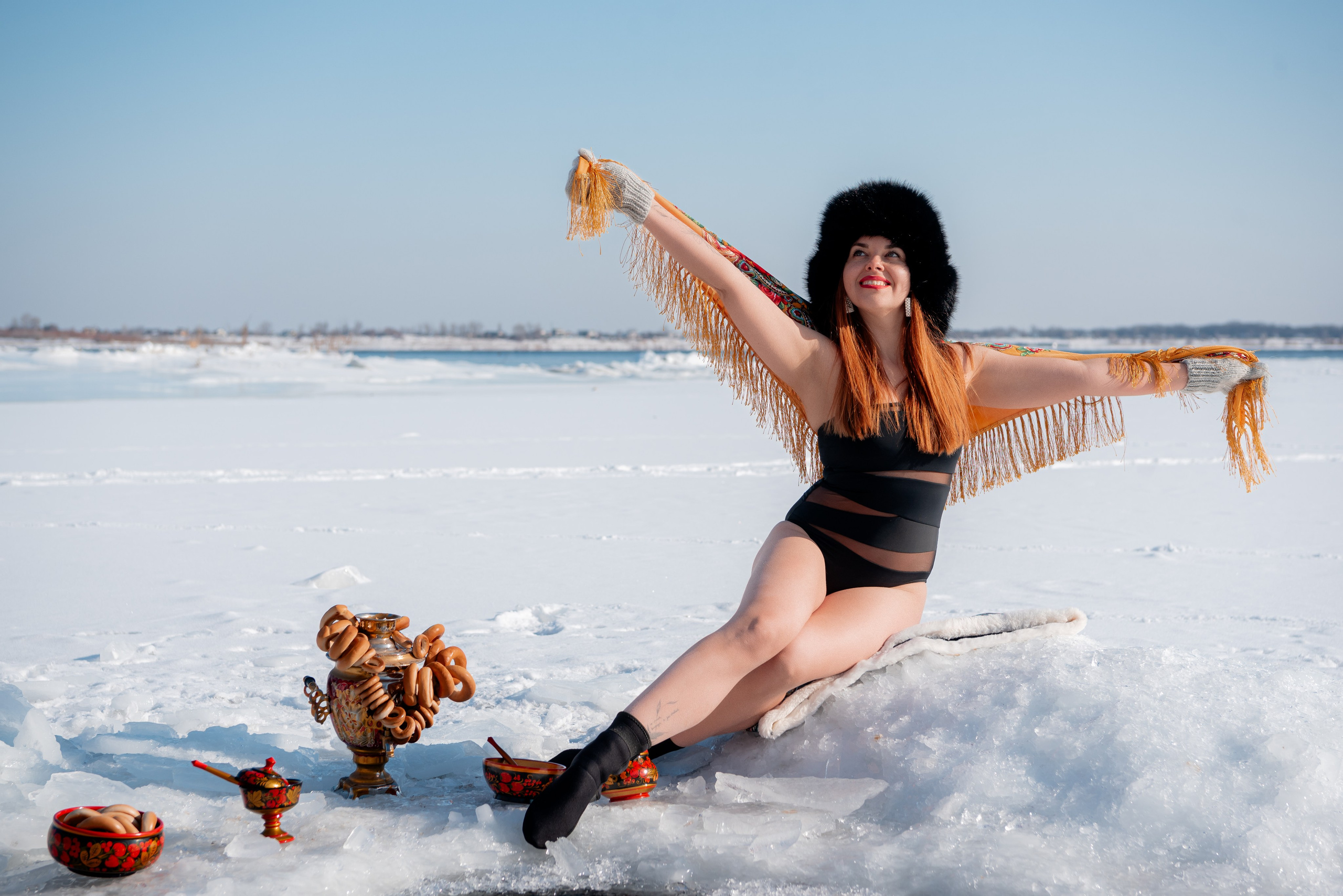 Моржи на Волге. Девушки в купальниках на снегу. Волгоград. Фотограф в Волгограде и Волжском Александр Горбань