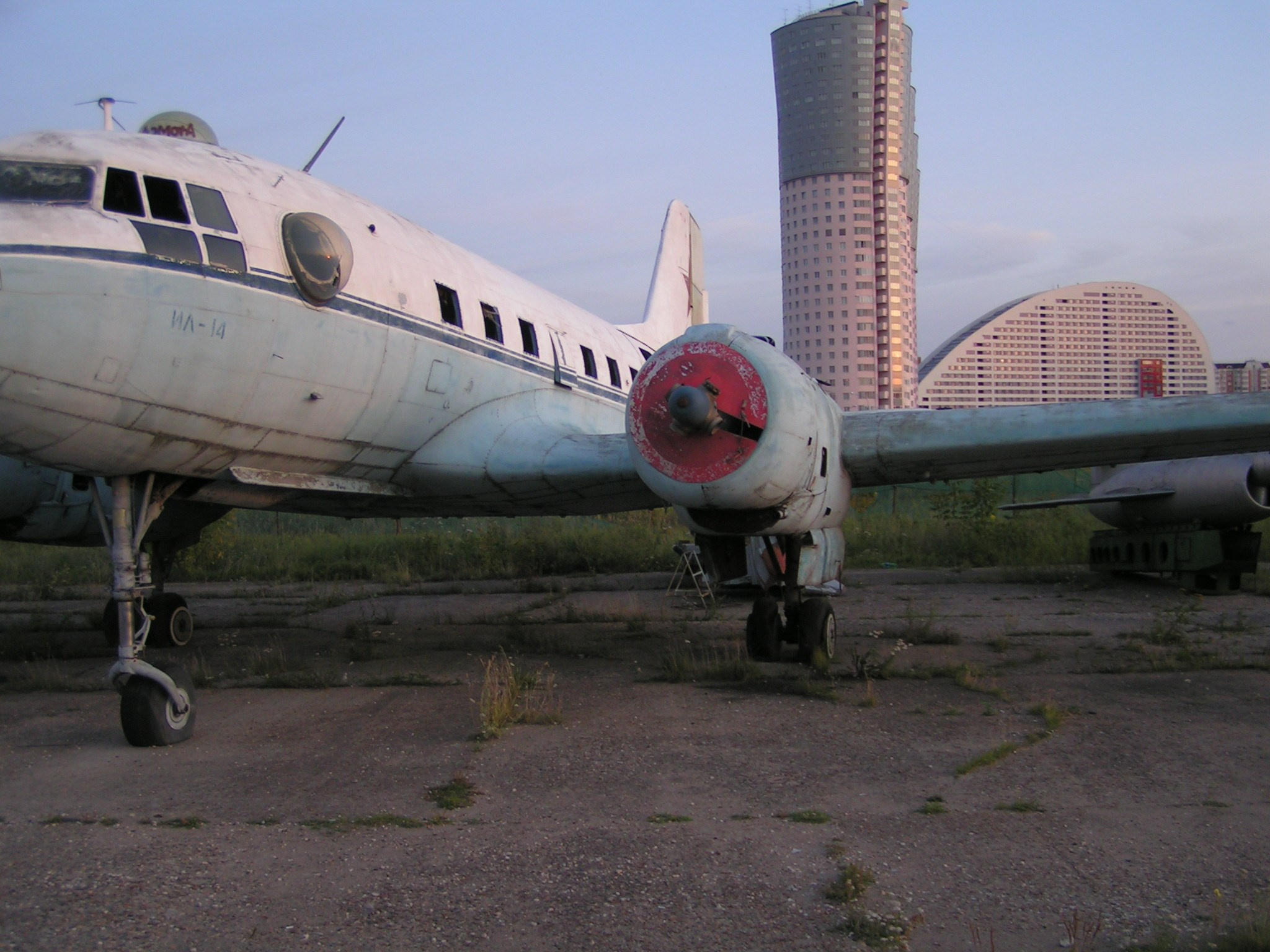 Ил-14 (Ходынка) — уничтожен. Фотоальбом показывающий увлекательный мир авиации и мир медведей Андрея Иванова