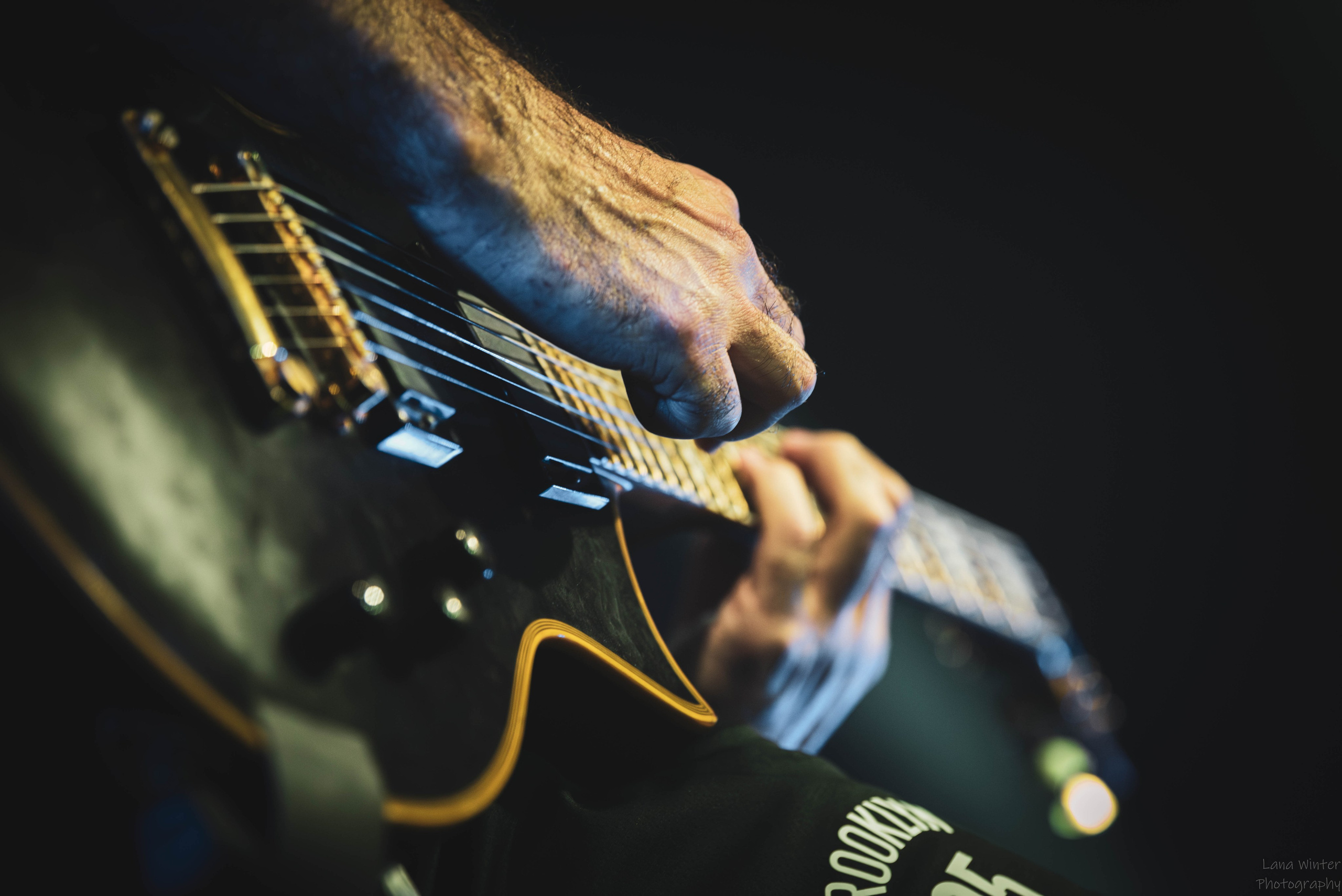 7000$ (29 июня 2025 года, Москва, клуб Урбан). Фотограф Светлана Блинова, Москва и Московская область