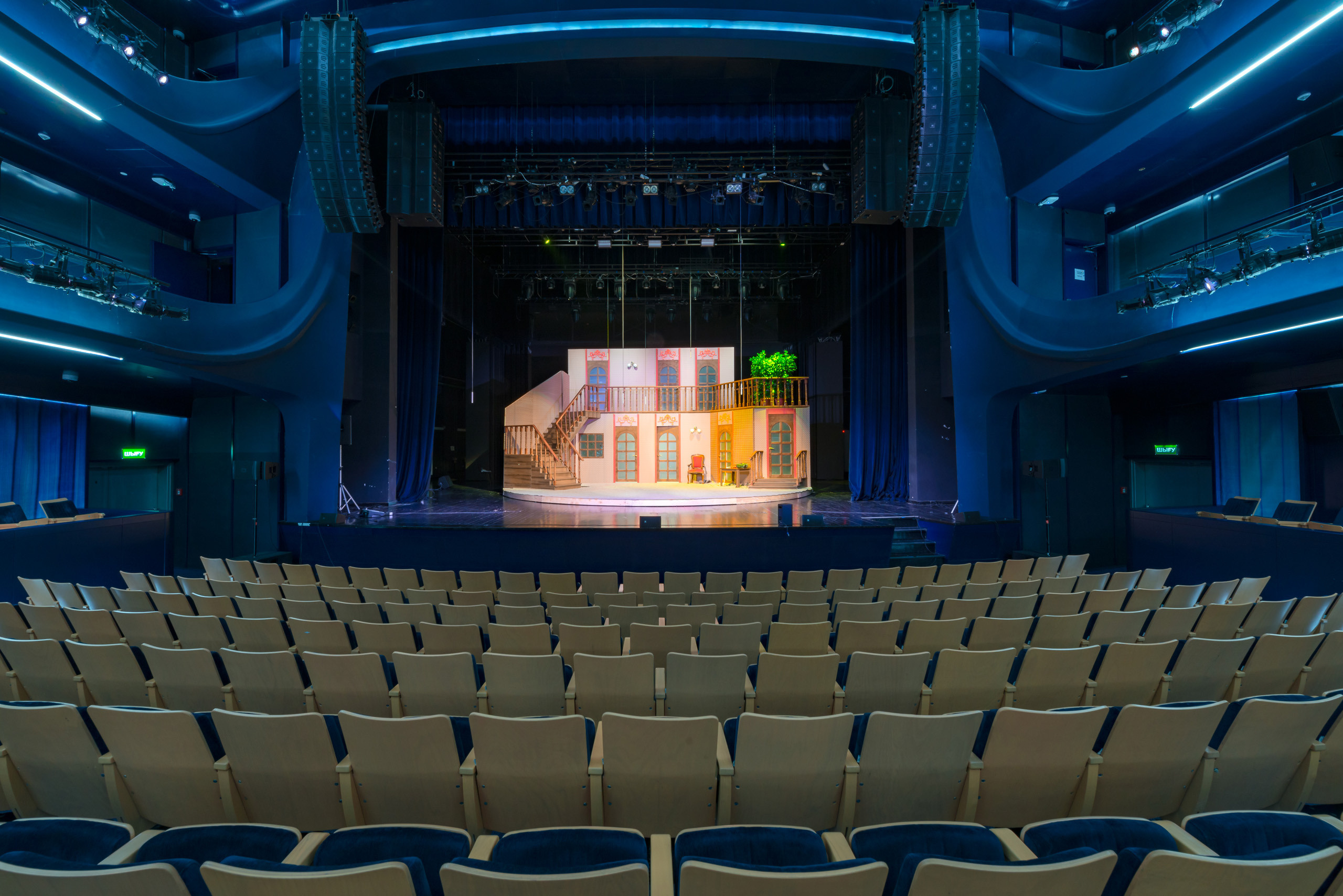 Презентационная съемка театра NOMAD. Фотограф-дизайнер Лейла Кабди