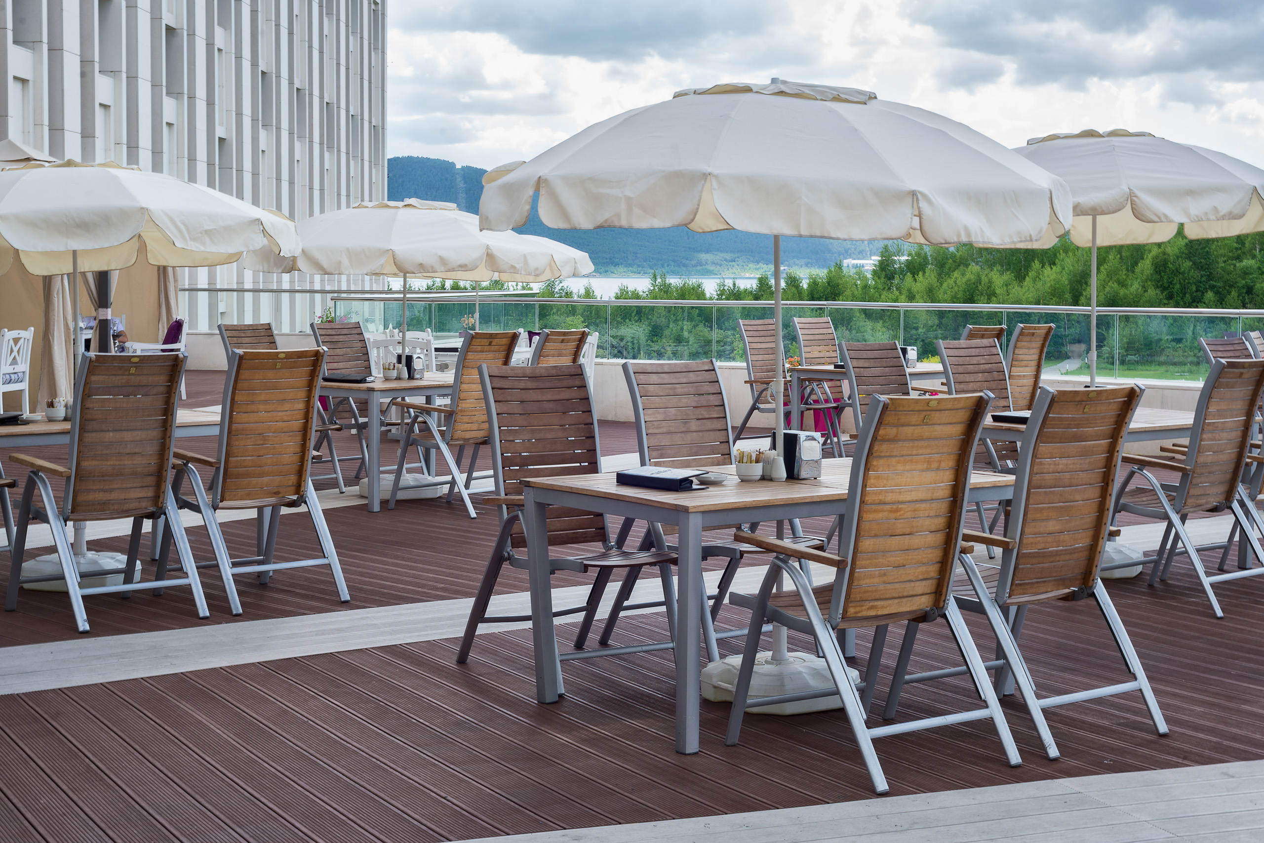 Экстерьерная съемка у озера ЩУЧЬЕ (RIXOS BOROVOE). Фотограф-дизайнер Лейла Кабди