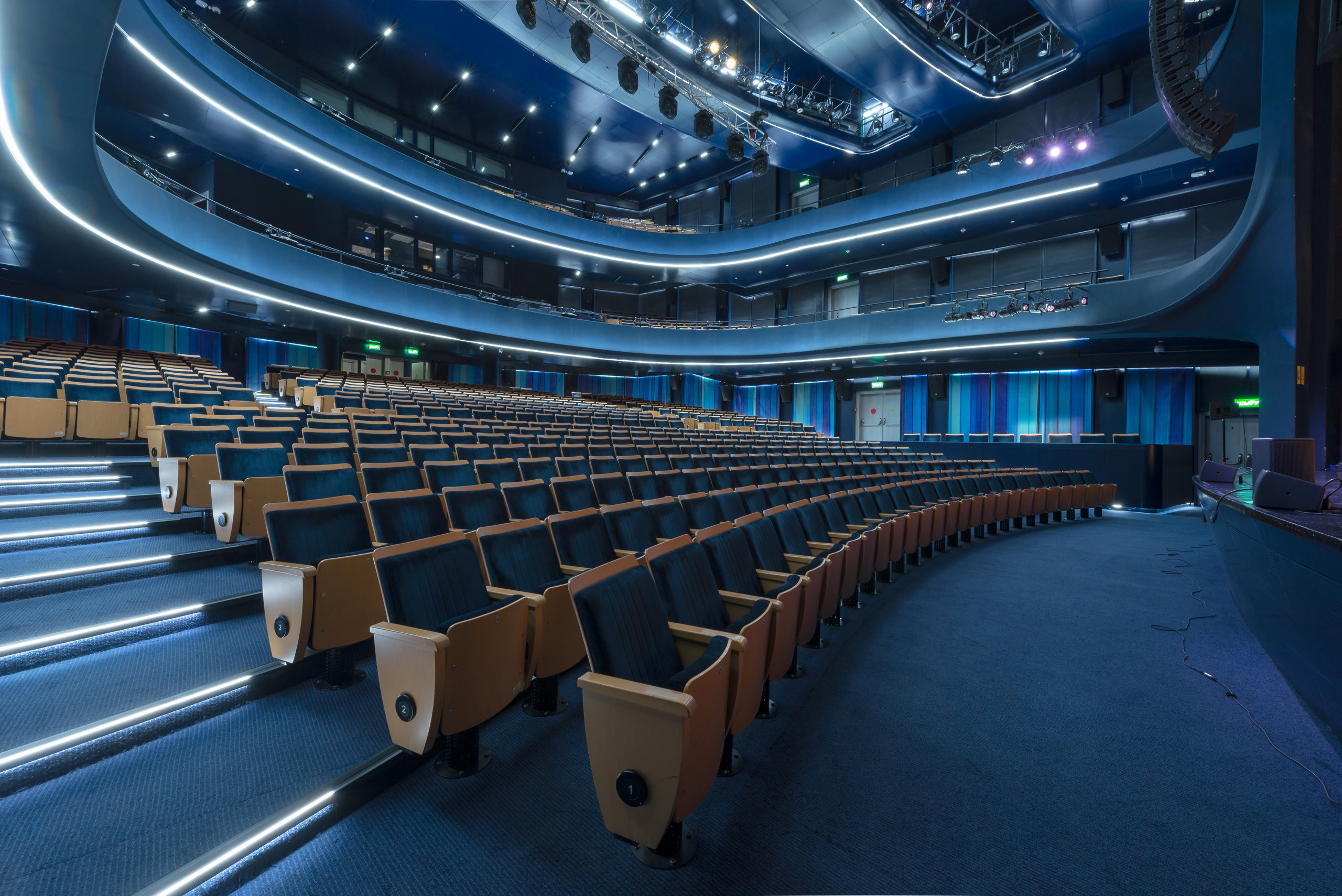 Фотограф-дизайнер Лейла Кабди