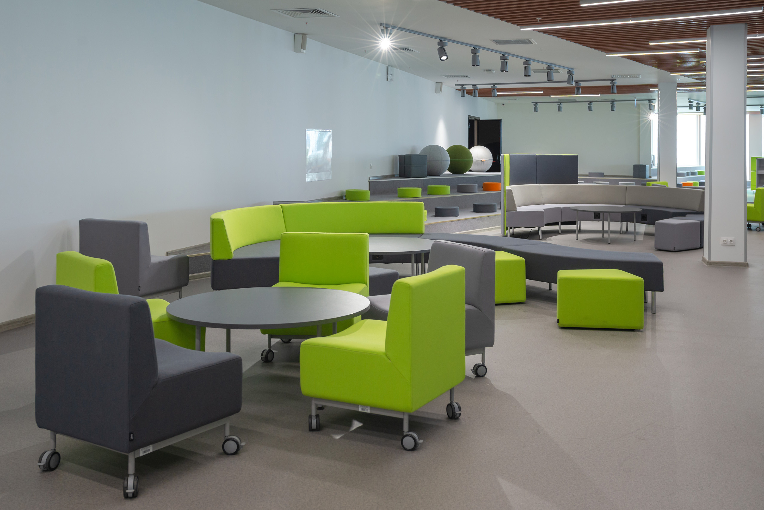 Презентационная съемка IT UNIVERCITY. Фотограф-дизайнер Лейла Кабди