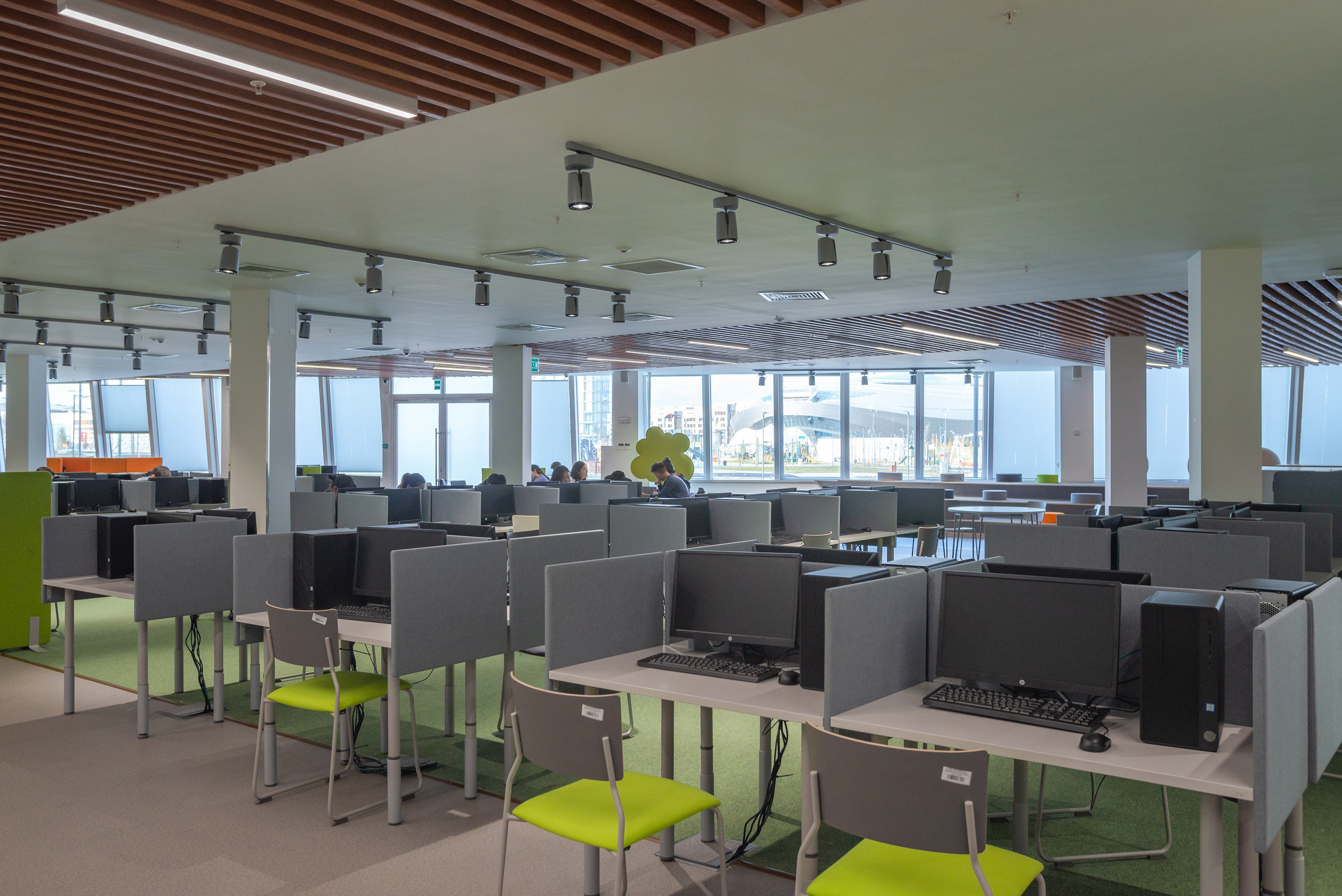 Презентационная съемка IT UNIVERCITY. Фотограф-дизайнер Лейла Кабди