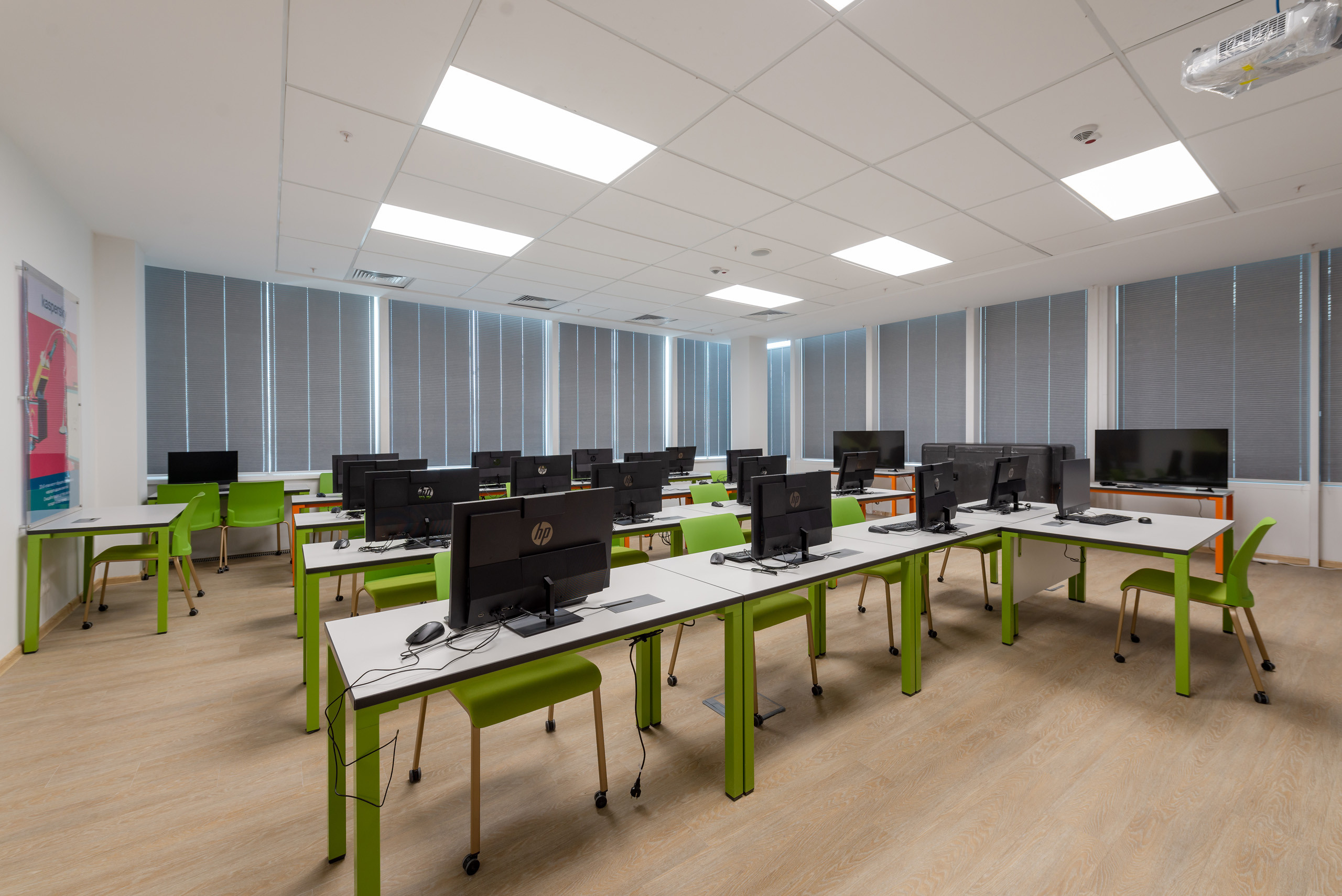 Презентационная съемка IT UNIVERCITY. Фотограф-дизайнер Лейла Кабди