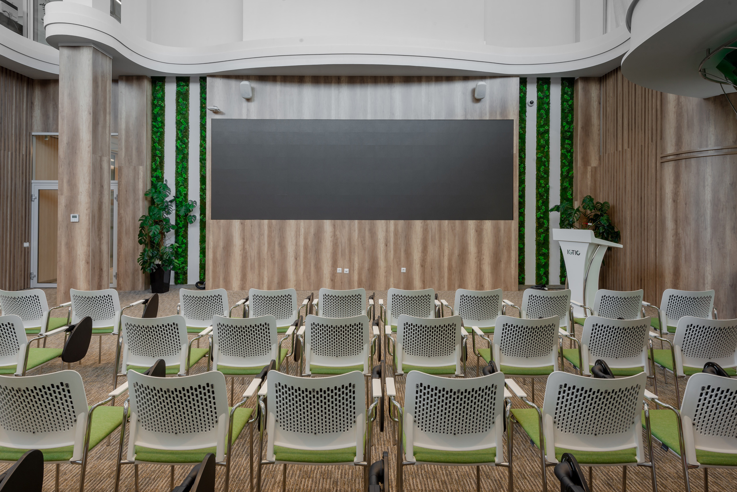 Интерьерная съемка Международного Центра Зеленых Технологий IGTIC. Фотограф-дизайнер Лейла Кабди