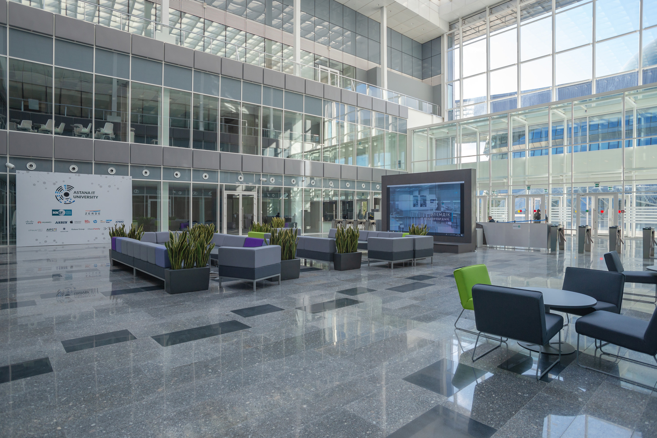 Презентационная съемка IT UNIVERCITY. Фотограф-дизайнер Лейла Кабди