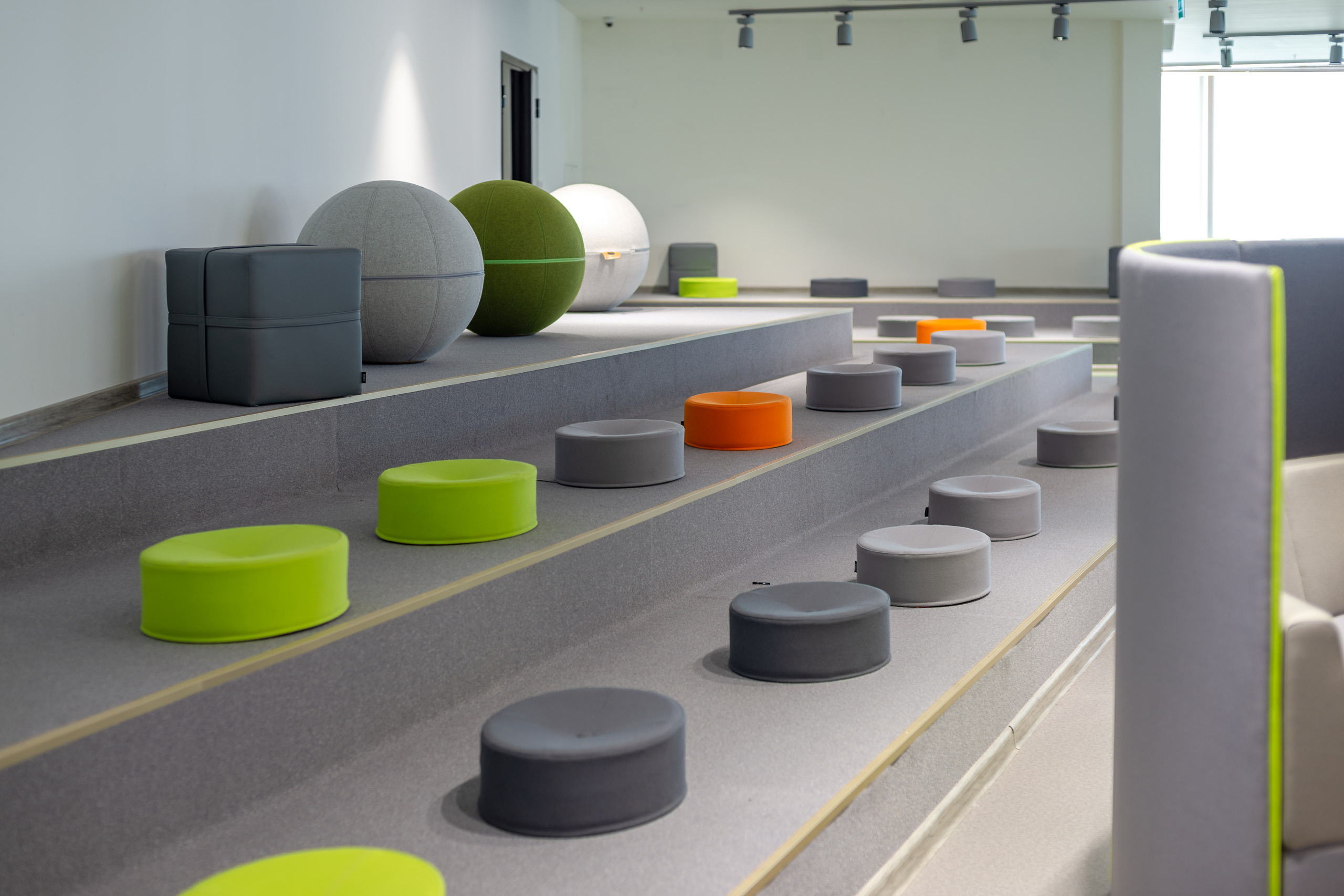 Презентационная съемка IT UNIVERCITY. Фотограф-дизайнер Лейла Кабди