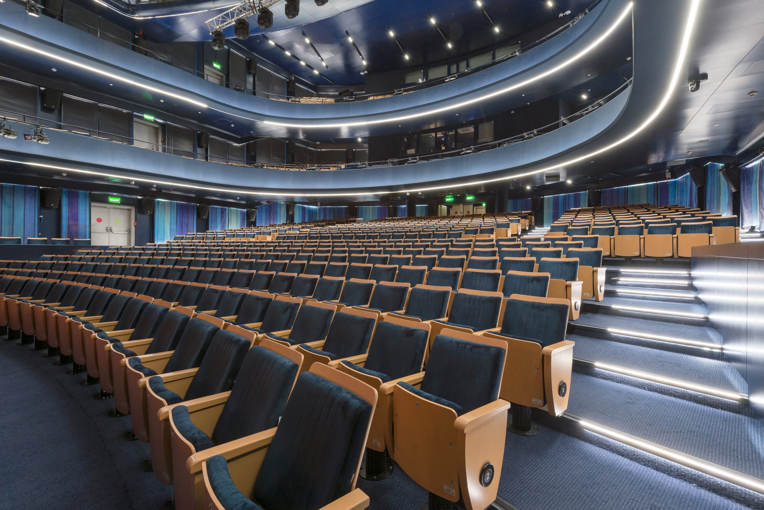 Презентационная съемка театра NOMAD. Фотограф-дизайнер Лейла Кабди