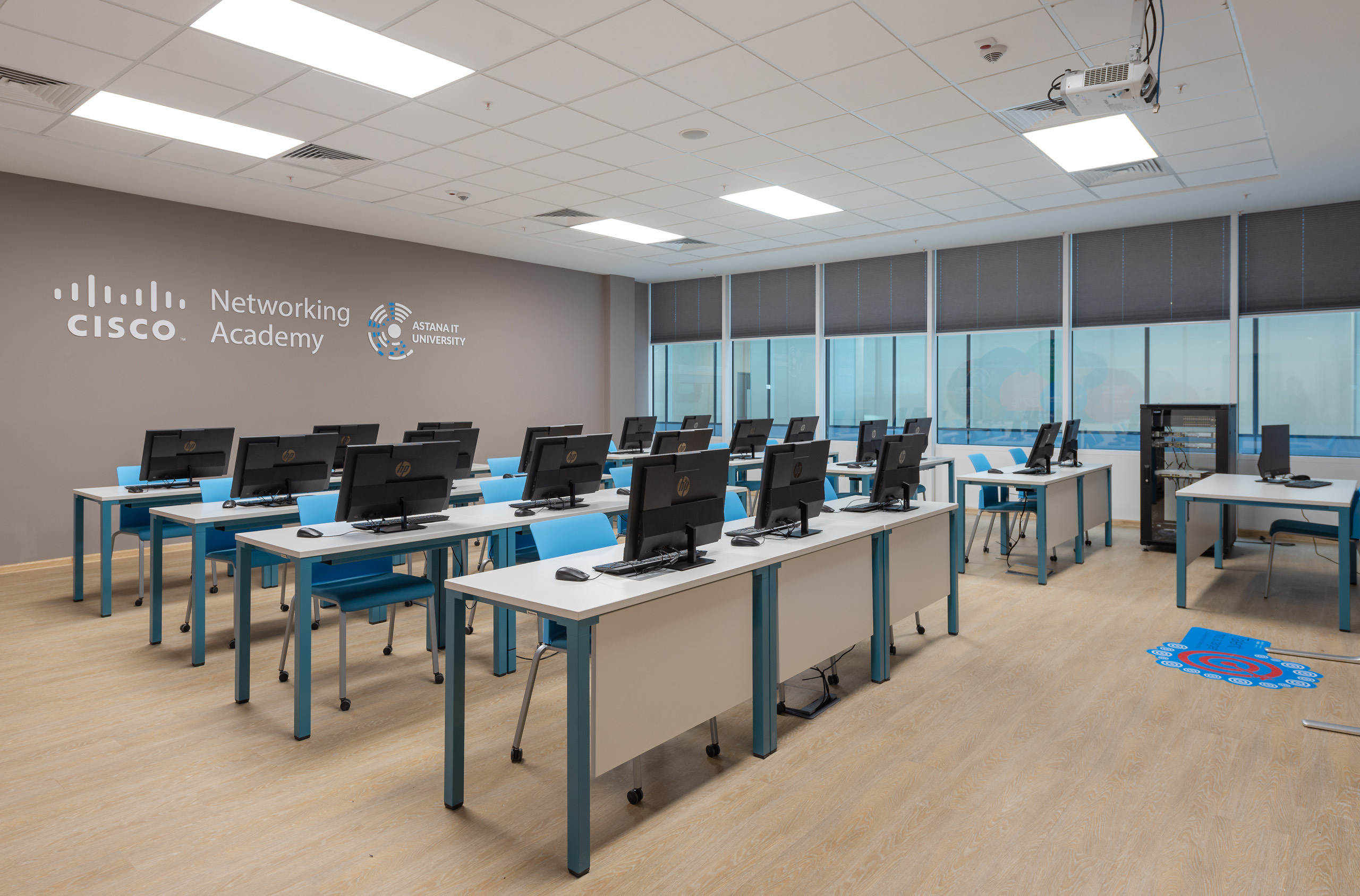 Презентационная съемка IT UNIVERCITY. Фотограф-дизайнер Лейла Кабди