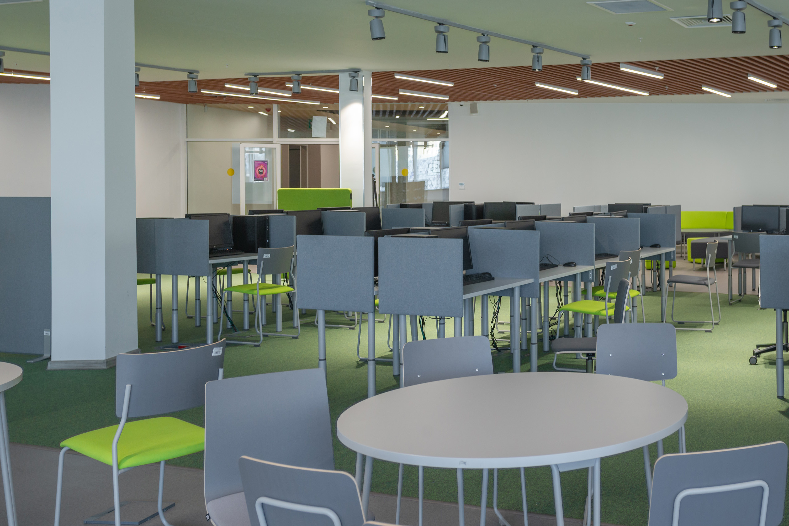 Презентационная съемка IT UNIVERCITY. Фотограф-дизайнер Лейла Кабди