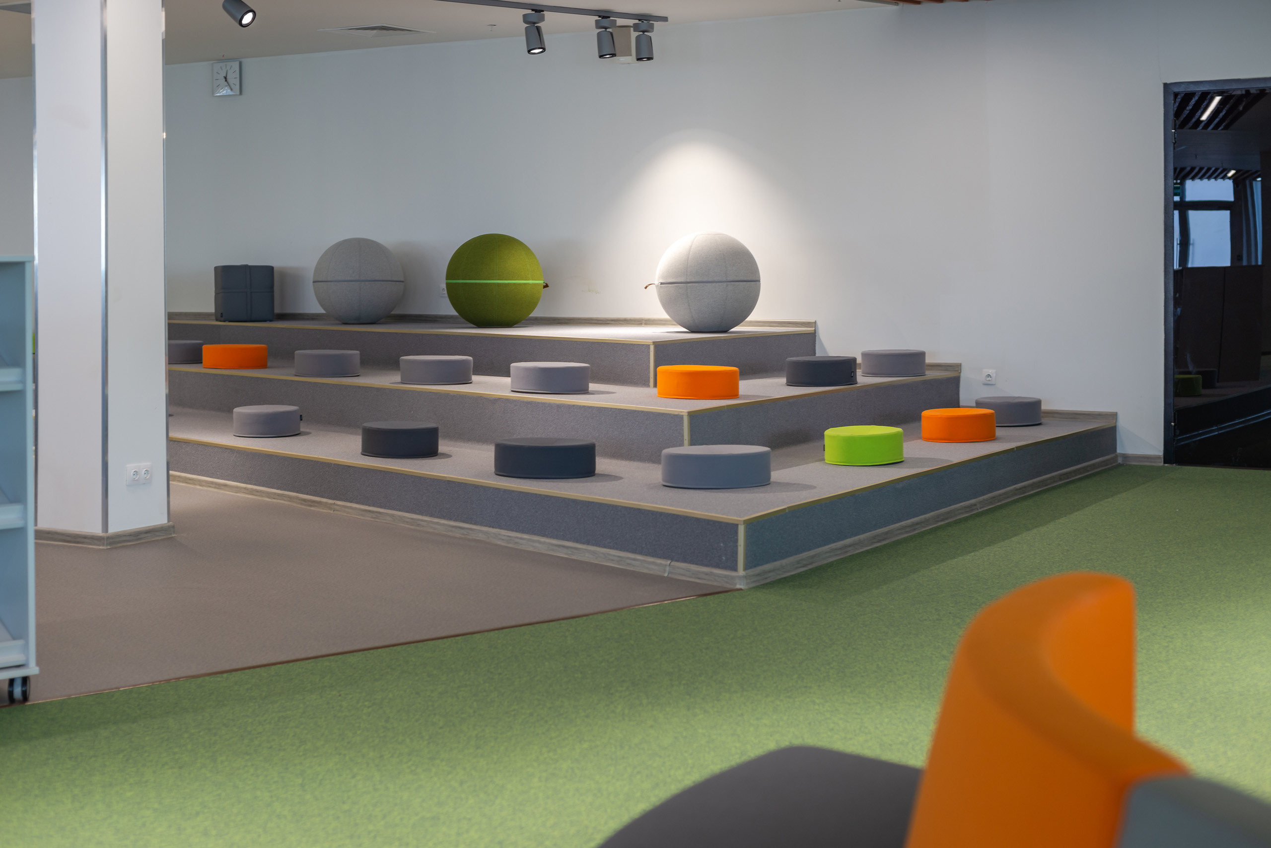 Презентационная съемка IT UNIVERCITY. Фотограф-дизайнер Лейла Кабди