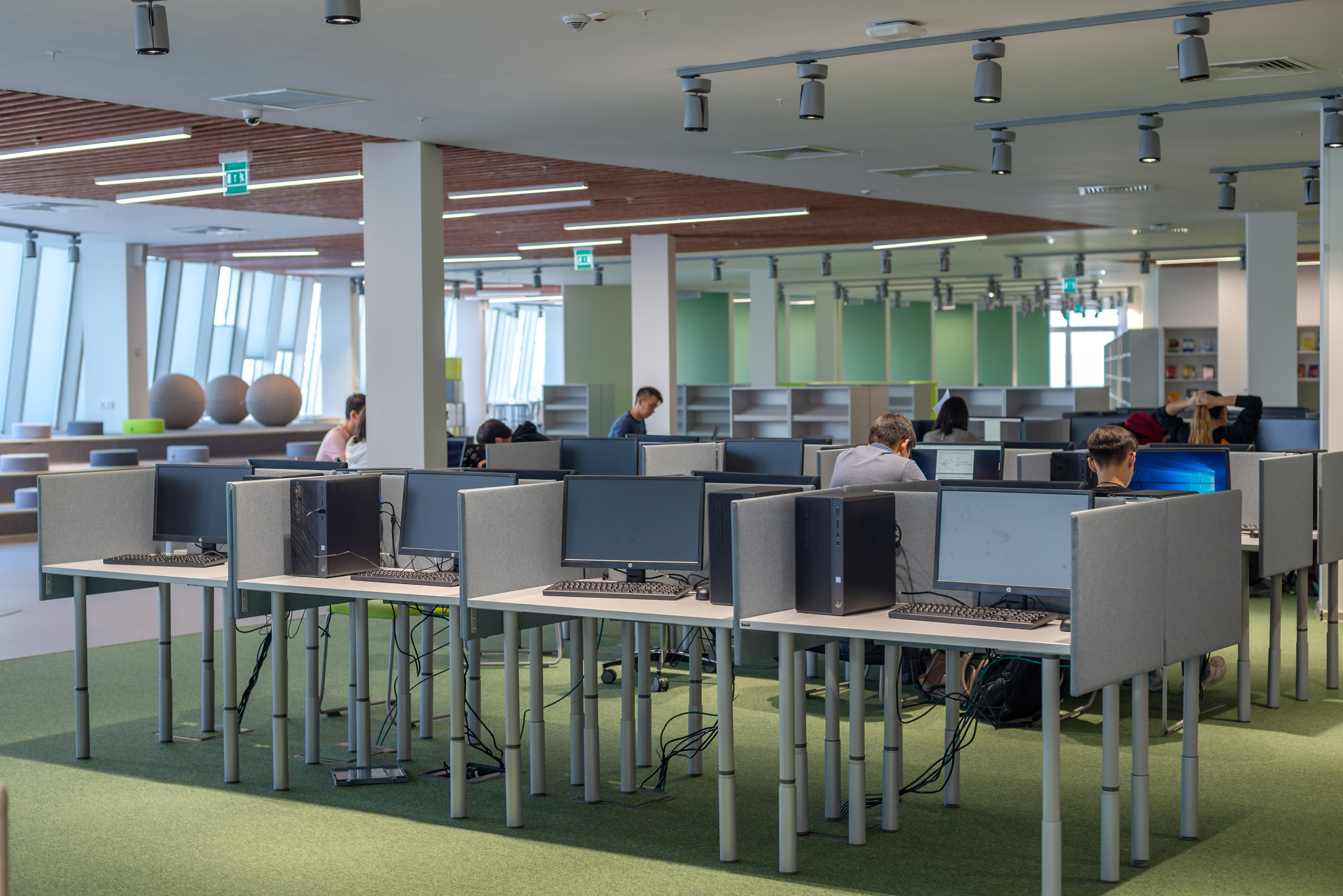 Презентационная съемка IT UNIVERCITY. Фотограф-дизайнер Лейла Кабди