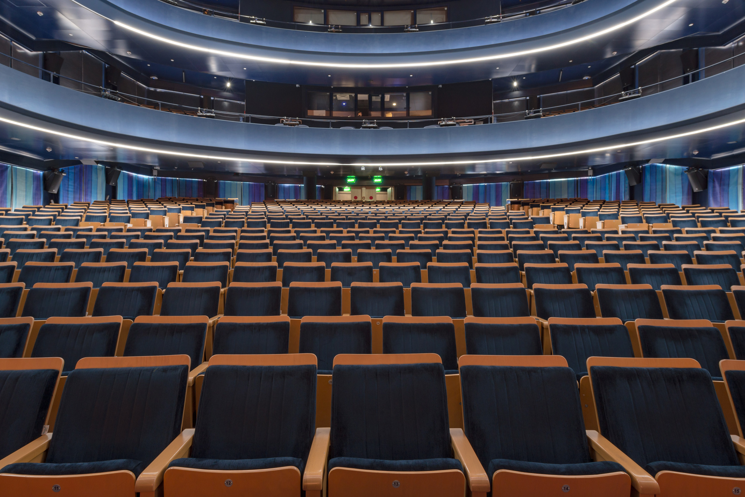 Презентационная съемка театра NOMAD. Фотограф-дизайнер Лейла Кабди