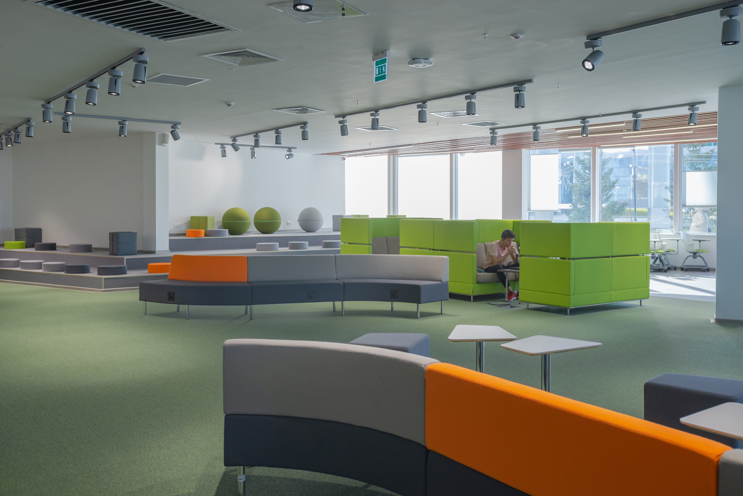 Презентационная съемка IT UNIVERCITY. Фотограф-дизайнер Лейла Кабди