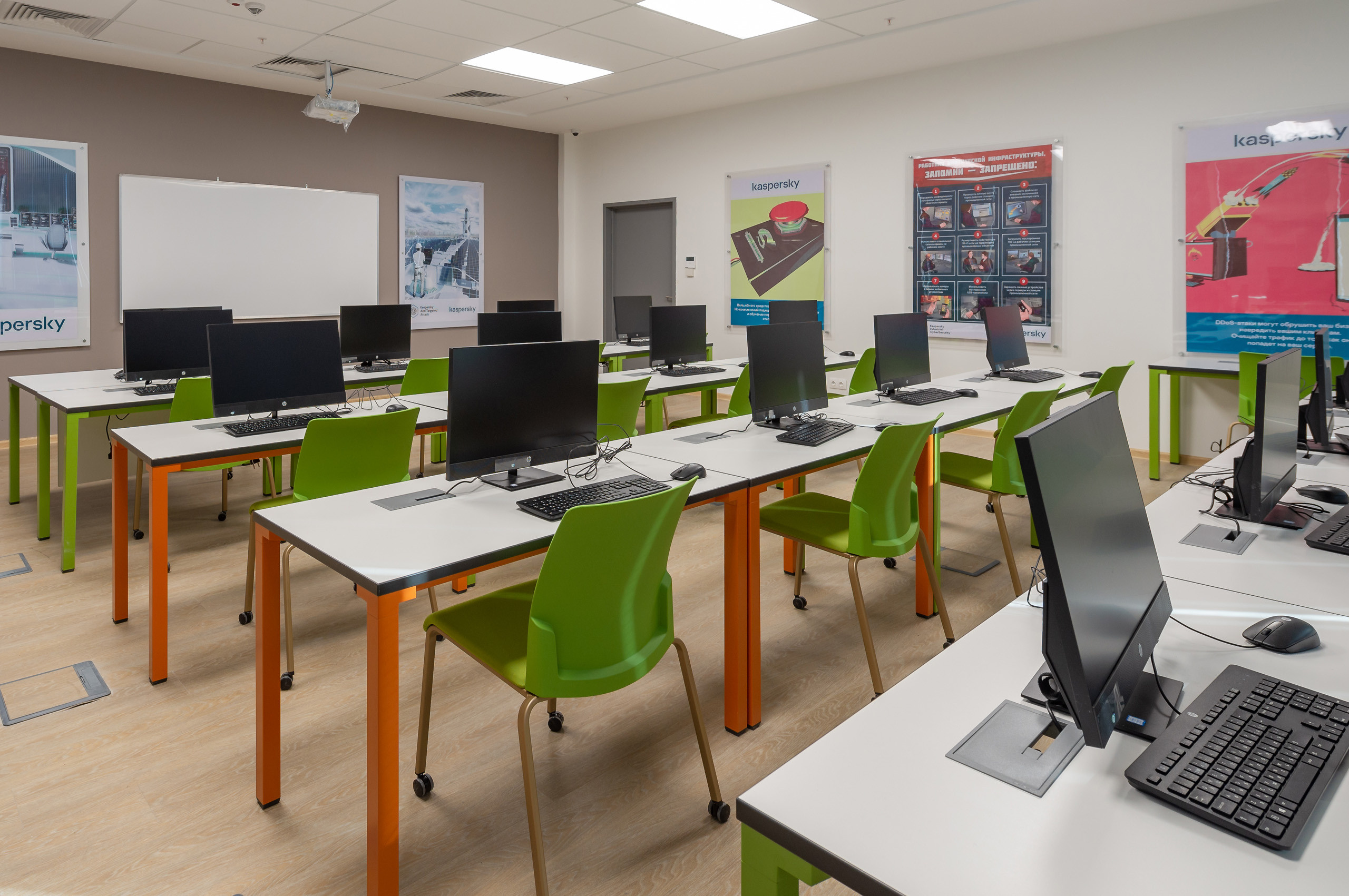 Презентационная съемка IT UNIVERCITY. Фотограф-дизайнер Лейла Кабди