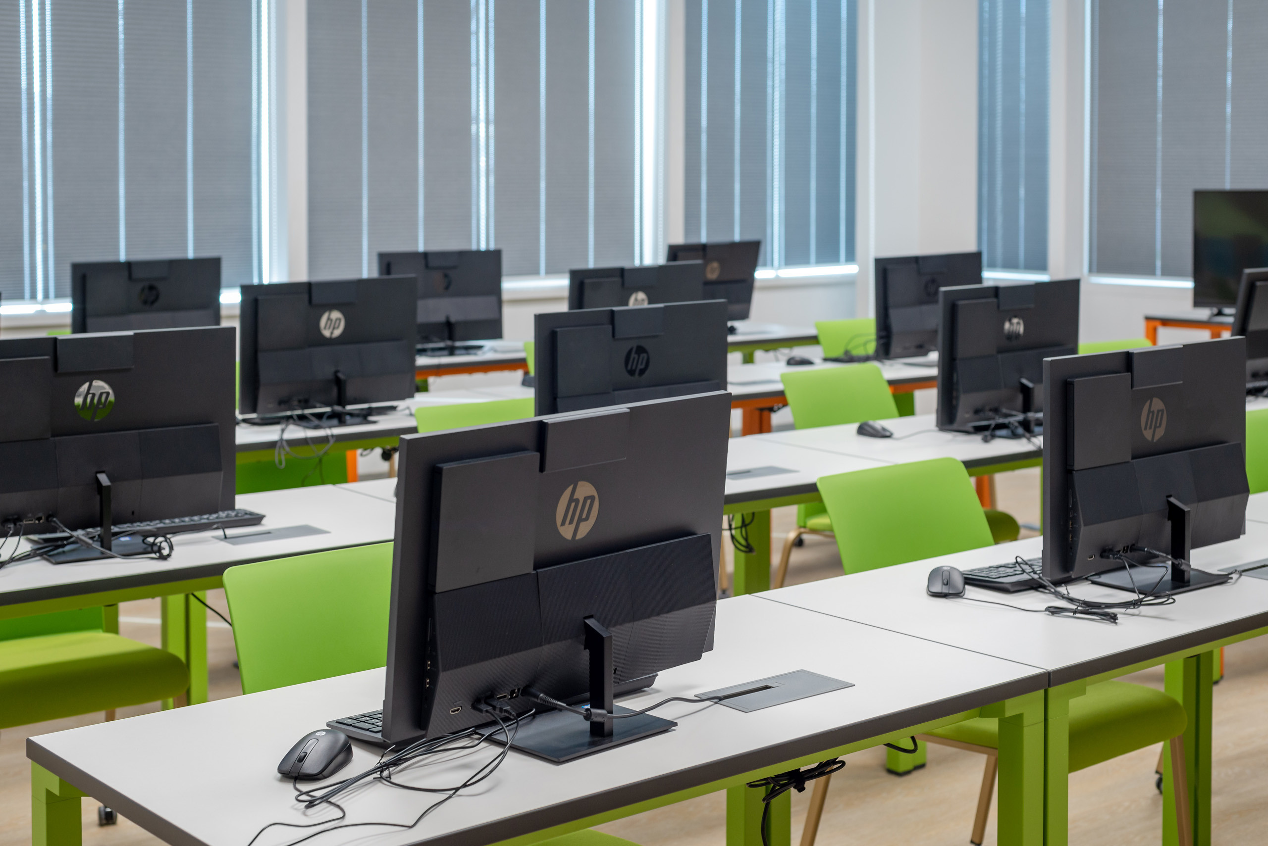 Презентационная съемка IT UNIVERCITY. Фотограф-дизайнер Лейла Кабди