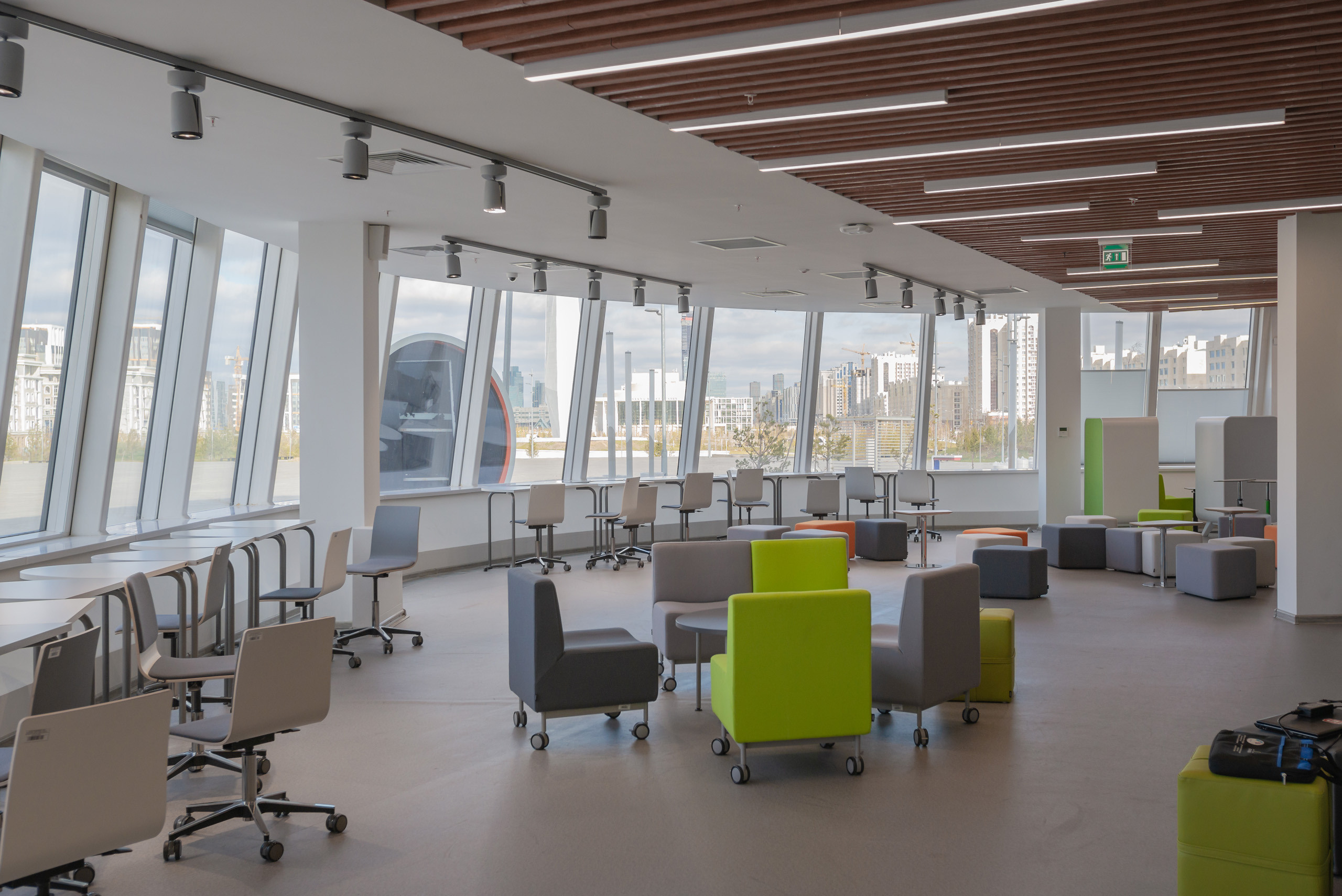 Презентационная съемка IT UNIVERCITY. Фотограф-дизайнер Лейла Кабди