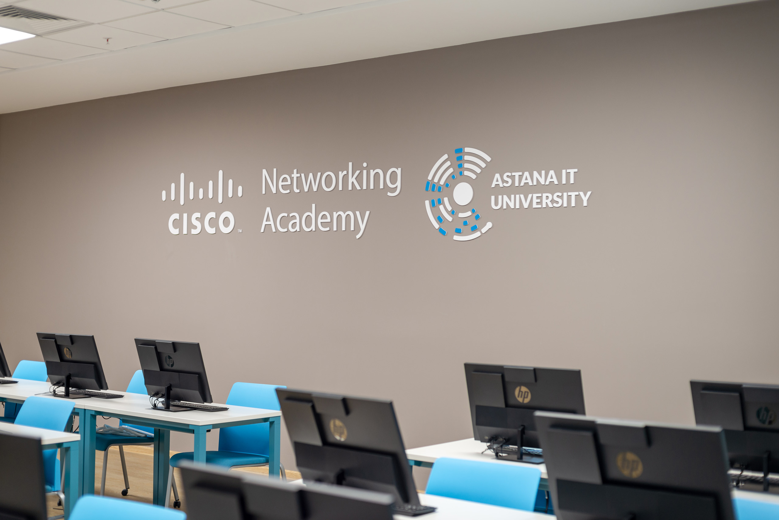 Презентационная съемка IT UNIVERCITY. Фотограф-дизайнер Лейла Кабди