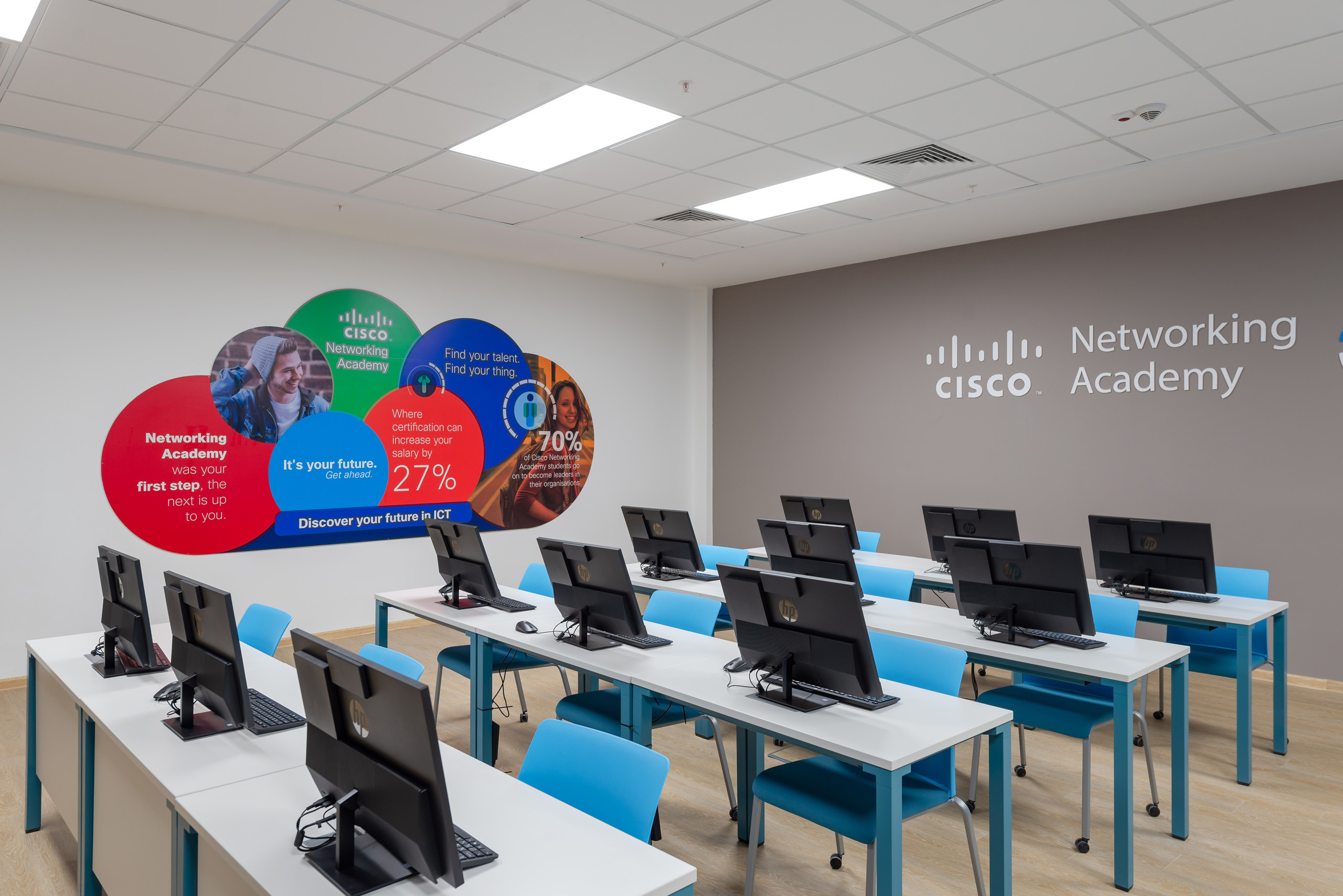 Презентационная съемка IT UNIVERCITY. Фотограф-дизайнер Лейла Кабди