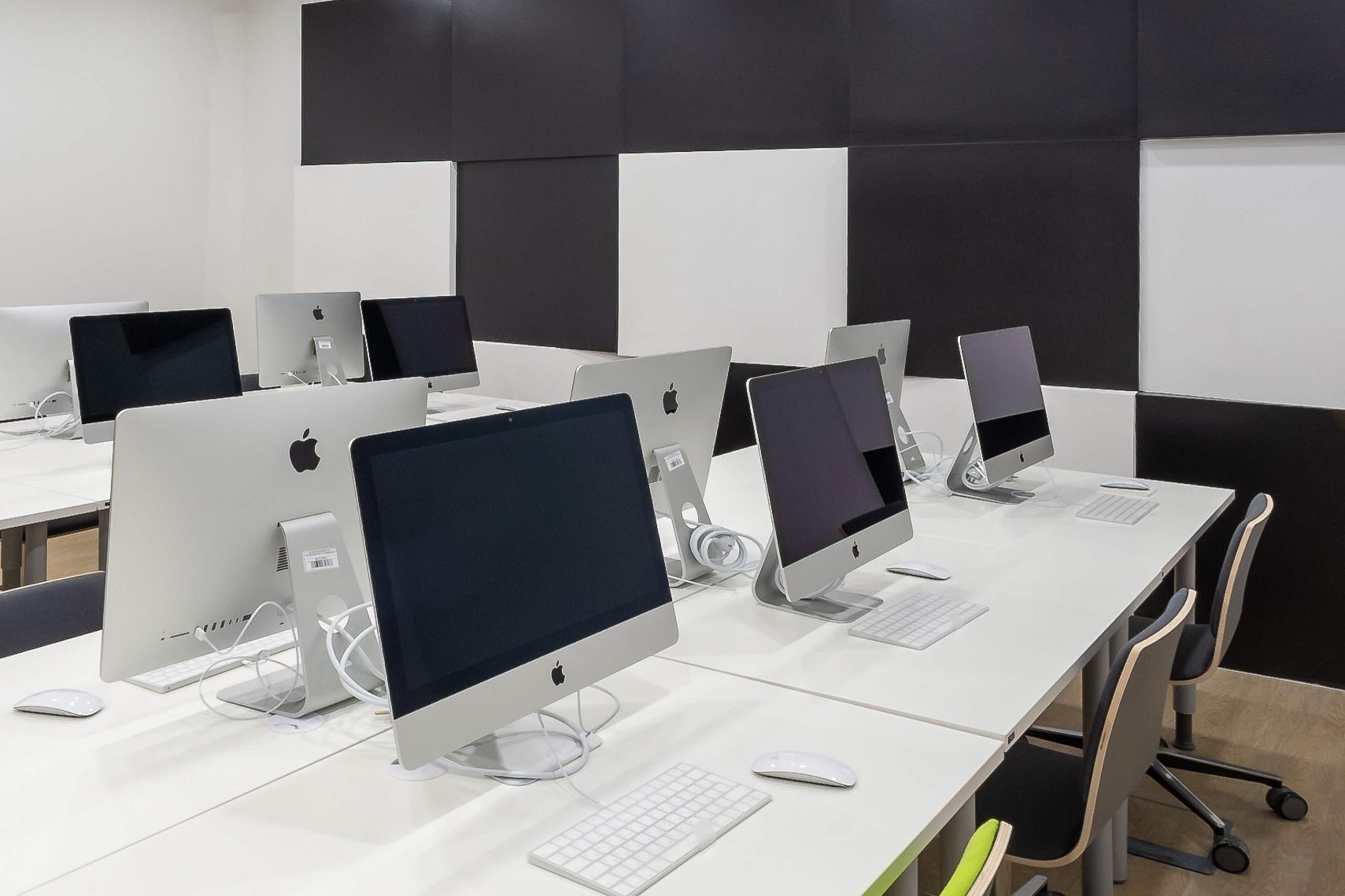 Презентационная съемка IT UNIVERCITY. Фотограф-дизайнер Лейла Кабди