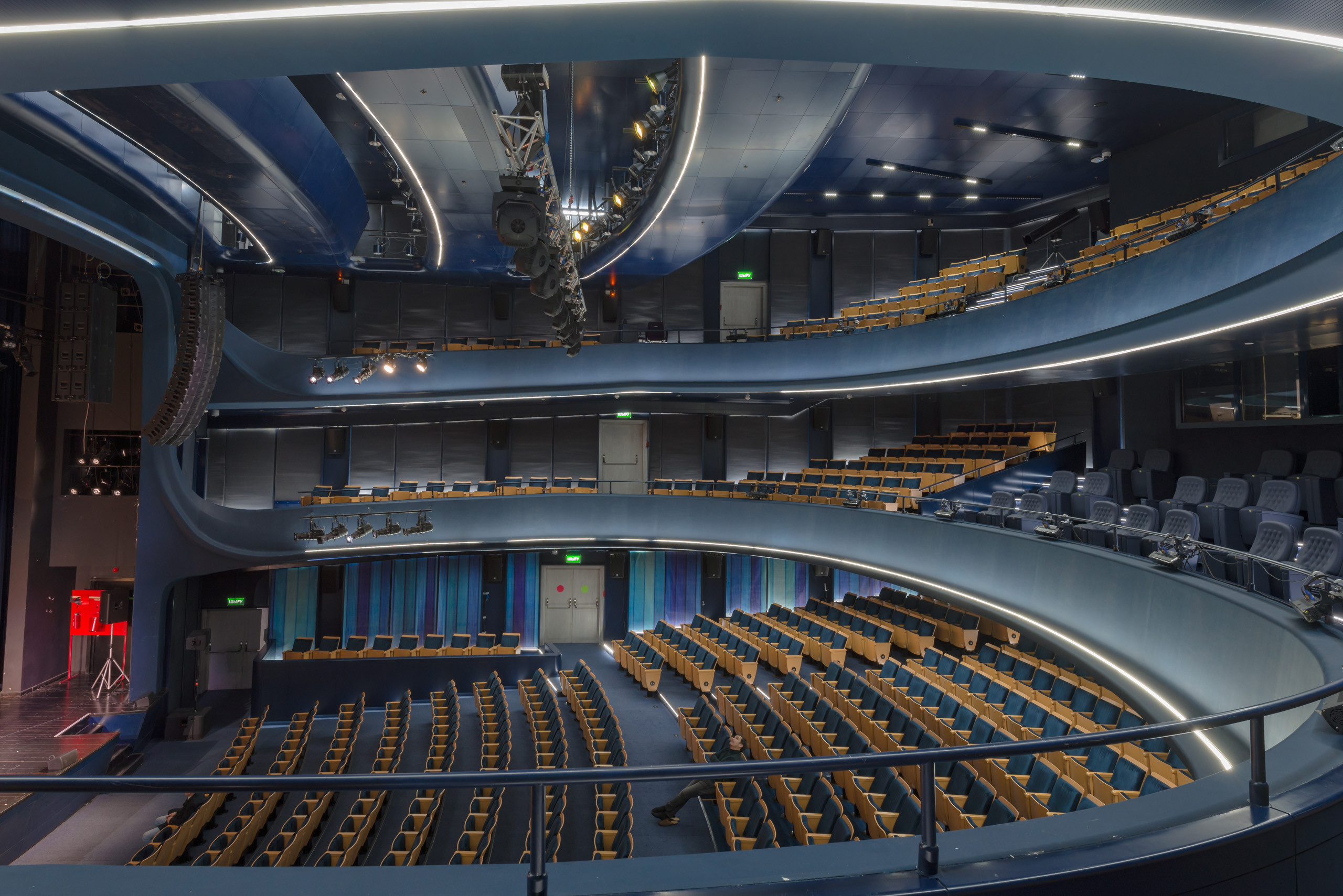 Презентационная съемка театра NOMAD. Фотограф-дизайнер Лейла Кабди