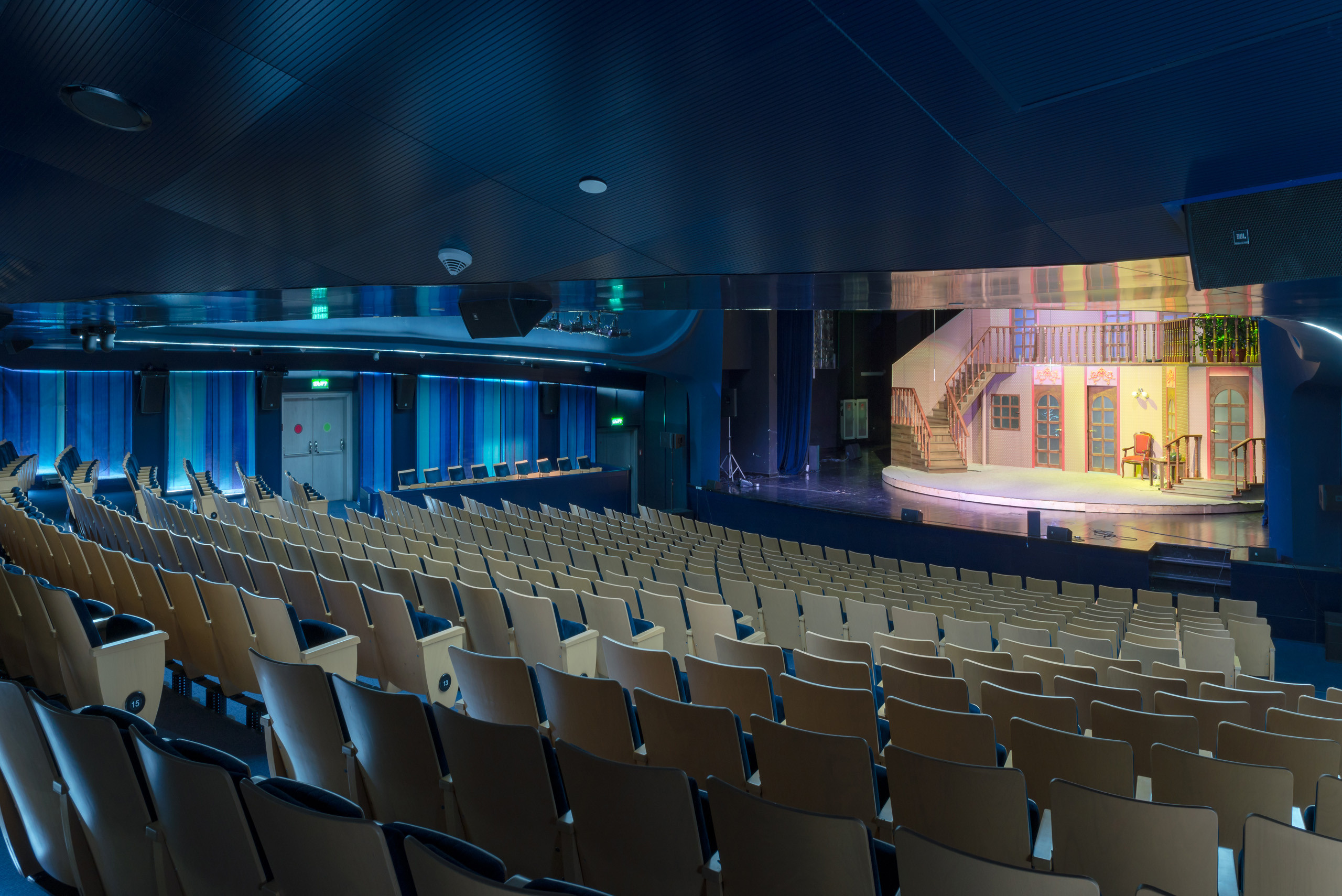 Презентационная съемка театра NOMAD. Фотограф-дизайнер Лейла Кабди