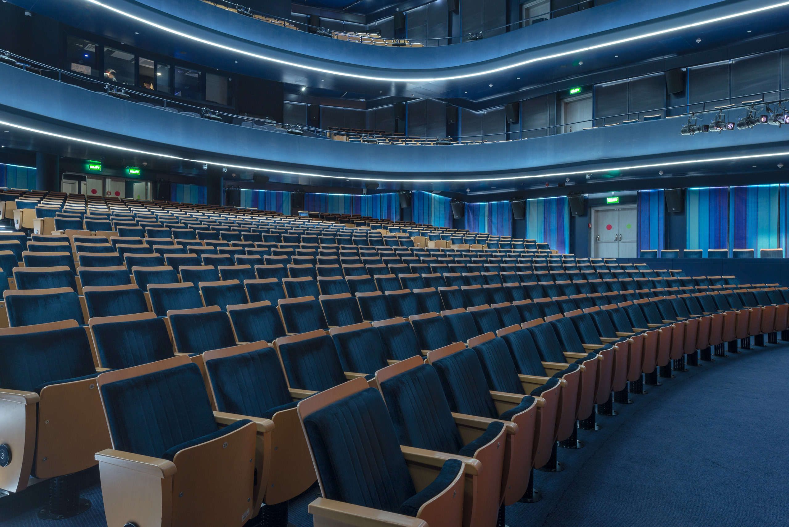 Презентационная съемка театра NOMAD. Фотограф-дизайнер Лейла Кабди