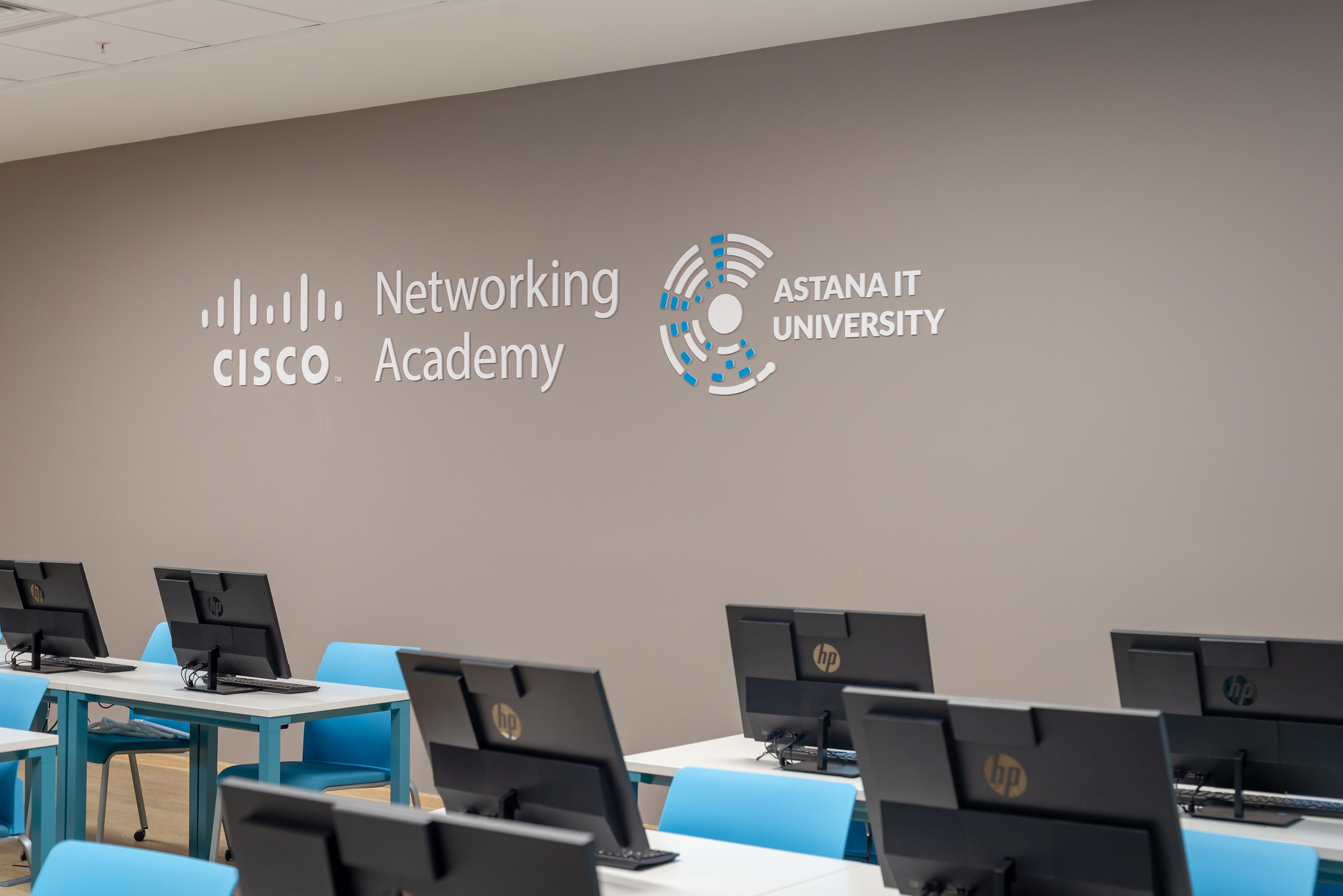 Презентационная съемка IT UNIVERCITY. Фотограф-дизайнер Лейла Кабди