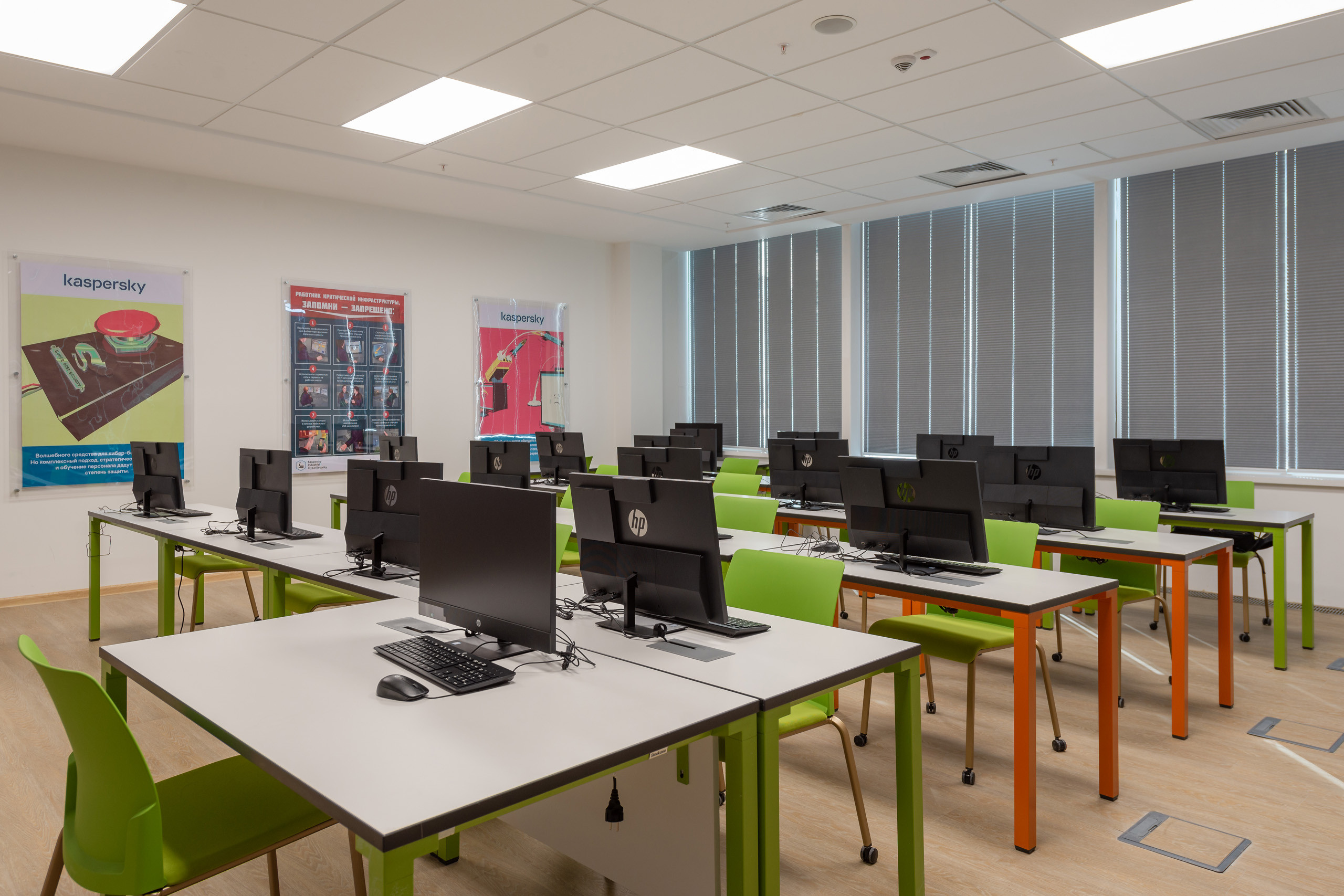 Презентационная съемка IT UNIVERCITY. Фотограф-дизайнер Лейла Кабди