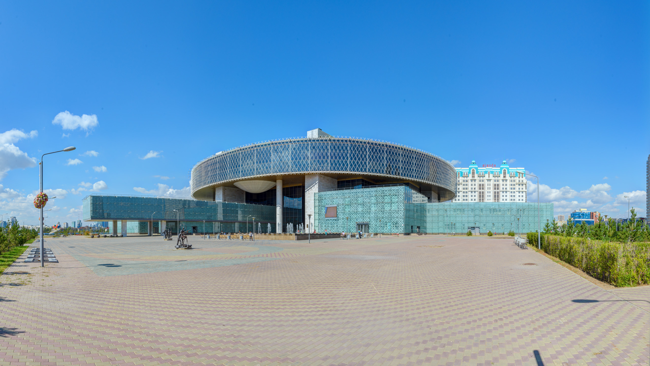 ДОСТОПРИМЕЧАТЕЛЬНОСТИ СТОЛИЦЫ. Фотограф-дизайнер Лейла Кабди